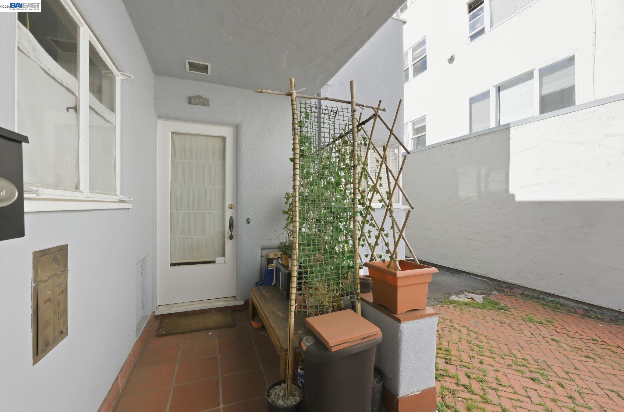 Detail Gallery Image 30 of 34 For 1682 Oxford St, Berkeley,  CA 94709 - – Beds | – Baths