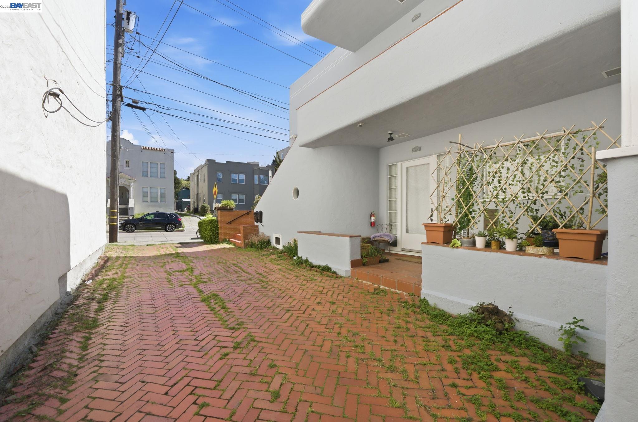 Detail Gallery Image 31 of 34 For 1682 Oxford St, Berkeley,  CA 94709 - – Beds | – Baths