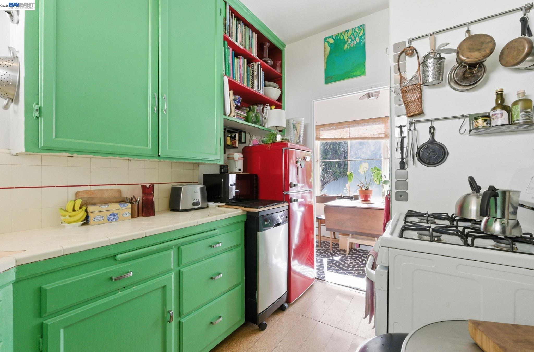 Detail Gallery Image 8 of 34 For 1682 Oxford St, Berkeley,  CA 94709 - – Beds | – Baths