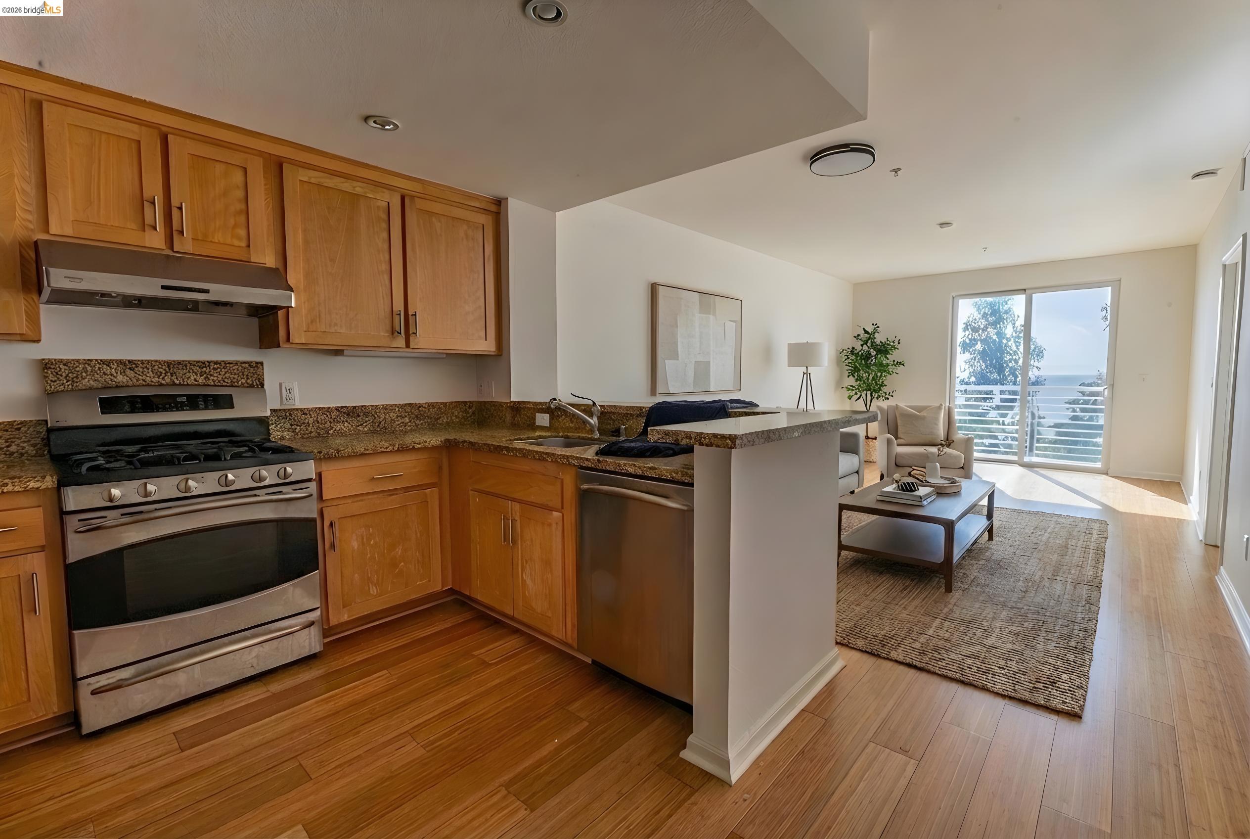 Detail Gallery Image 2 of 10 For 301 Crescent Ct #3307,  San Francisco,  CA 94134 - 2 Beds | 2 Baths
