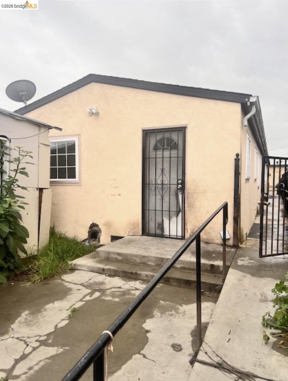 Detail Gallery Image 4 of 6 For 6230 Hayes St, Oakland,  CA 94621 - – Beds | – Baths