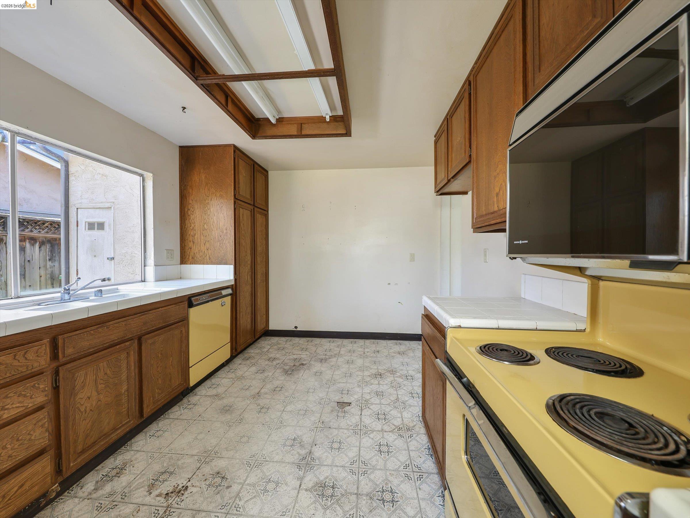 Detail Gallery Image 11 of 39 For 8093 Del Monte Ave, Newark,  CA 94560 - 3 Beds | 2 Baths