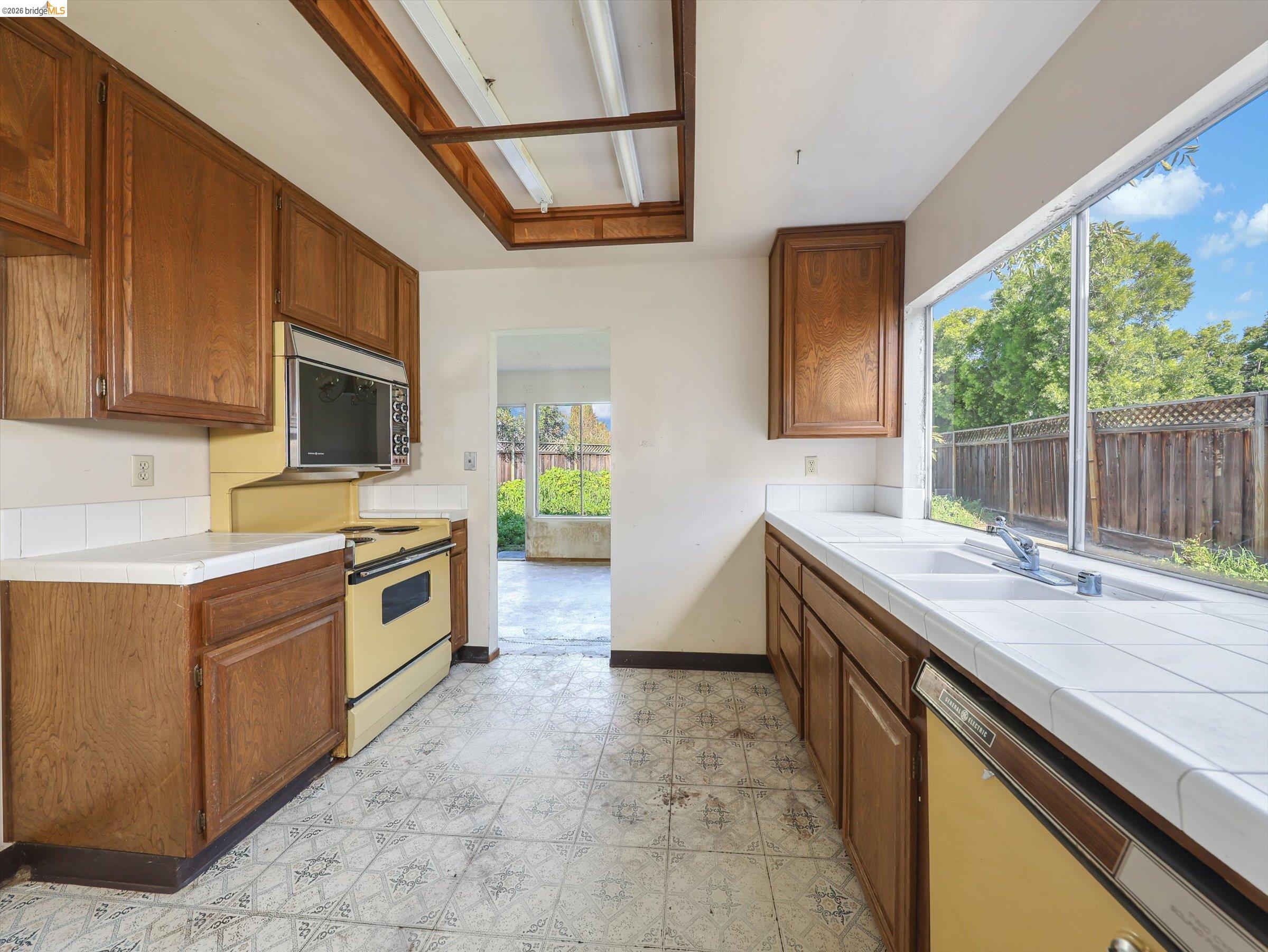 Detail Gallery Image 12 of 39 For 8093 Del Monte Ave, Newark,  CA 94560 - 3 Beds | 2 Baths