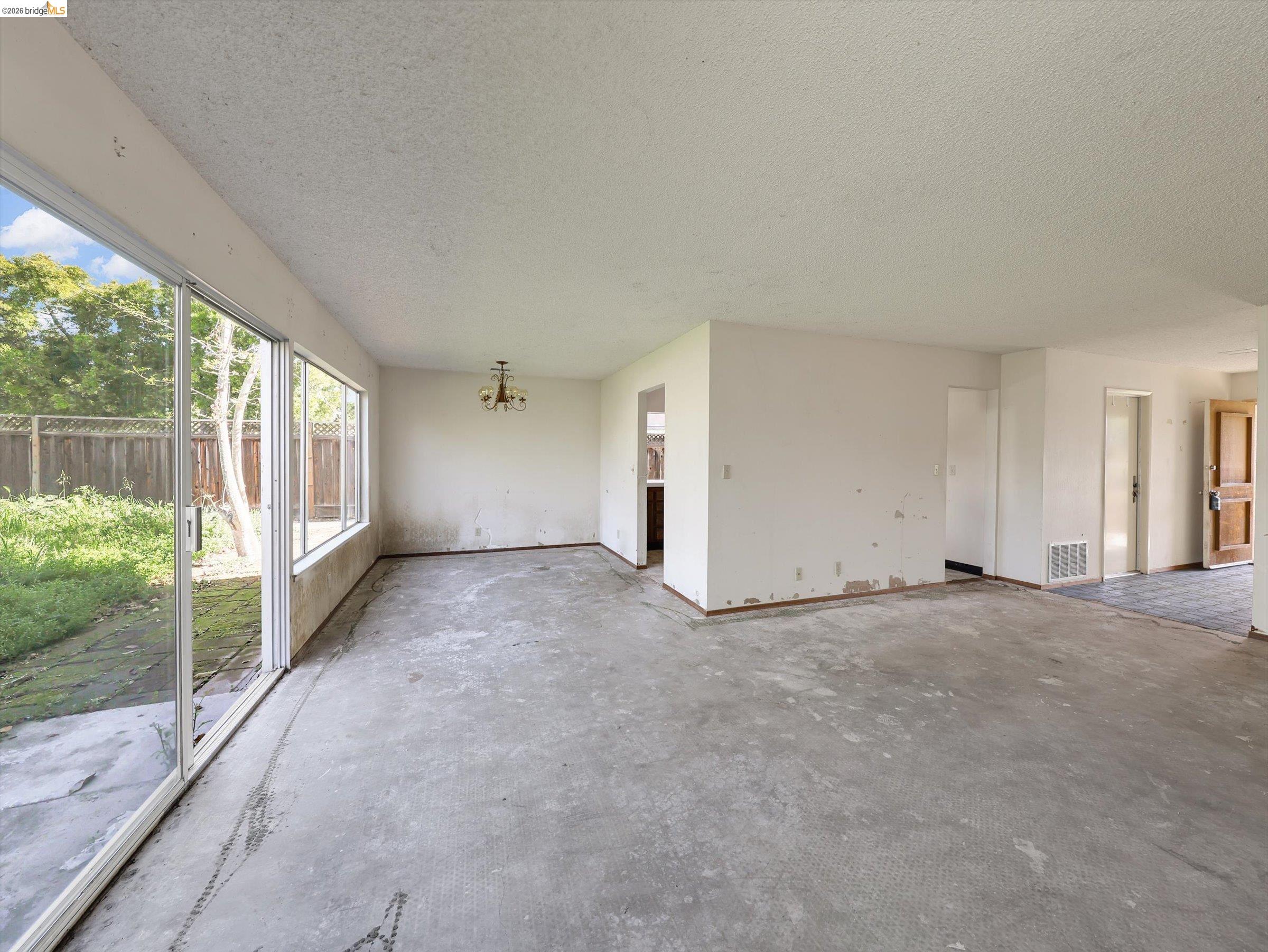 Detail Gallery Image 5 of 39 For 8093 Del Monte Ave, Newark,  CA 94560 - 3 Beds | 2 Baths