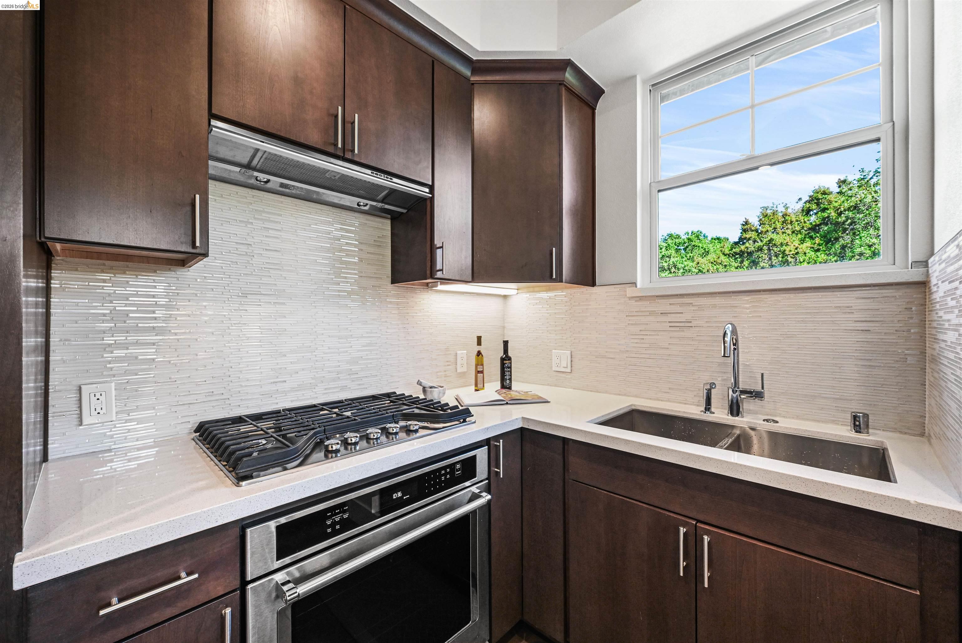 Detail Gallery Image 6 of 41 For 1000 Dewing Ave #409,  Lafayette,  CA 94549 - 2 Beds | 2 Baths