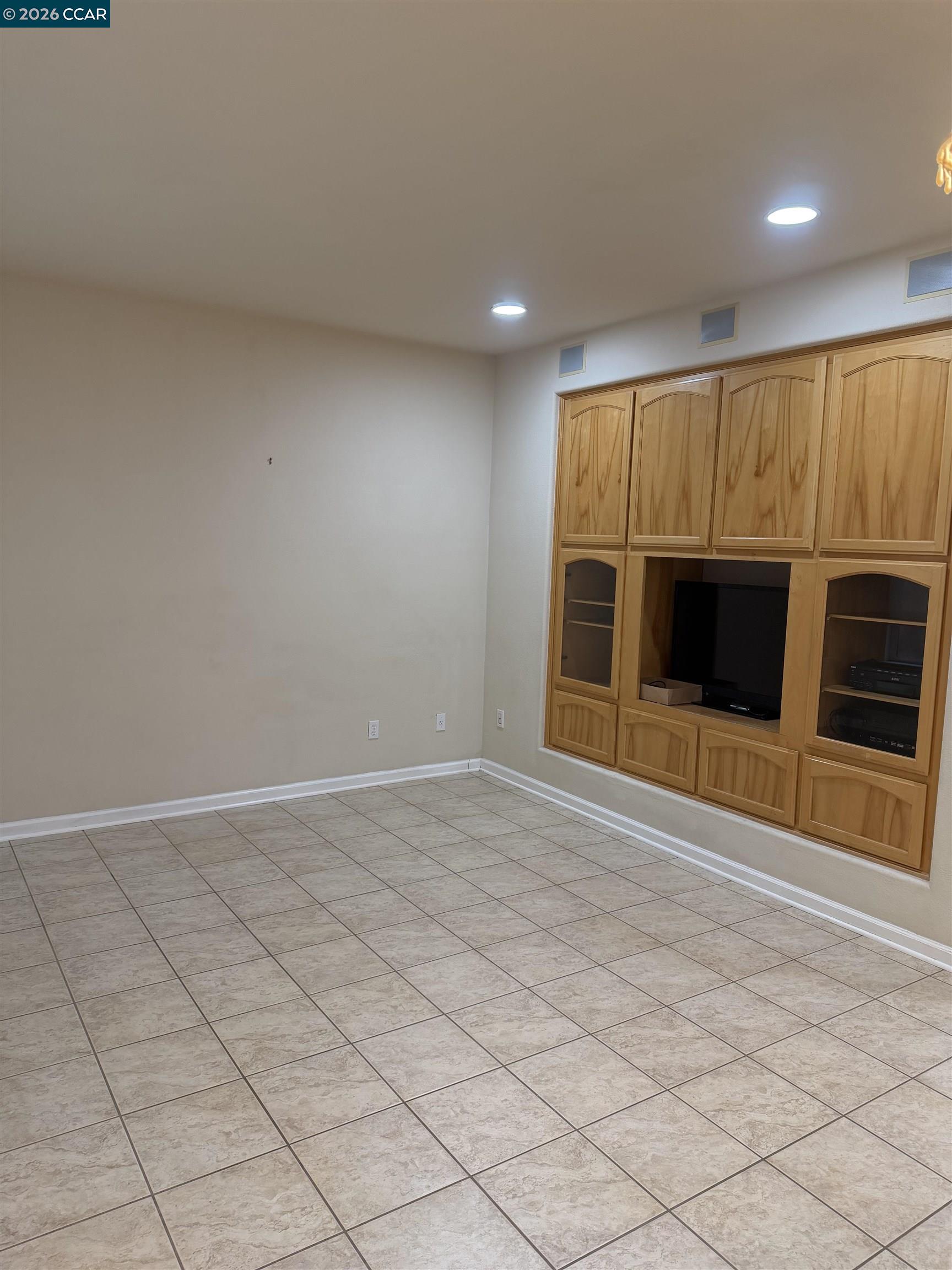 Detail Gallery Image 6 of 21 For 4136 Bandini Ct, Dublin,  CA 94568 - 3 Beds | 2/1 Baths