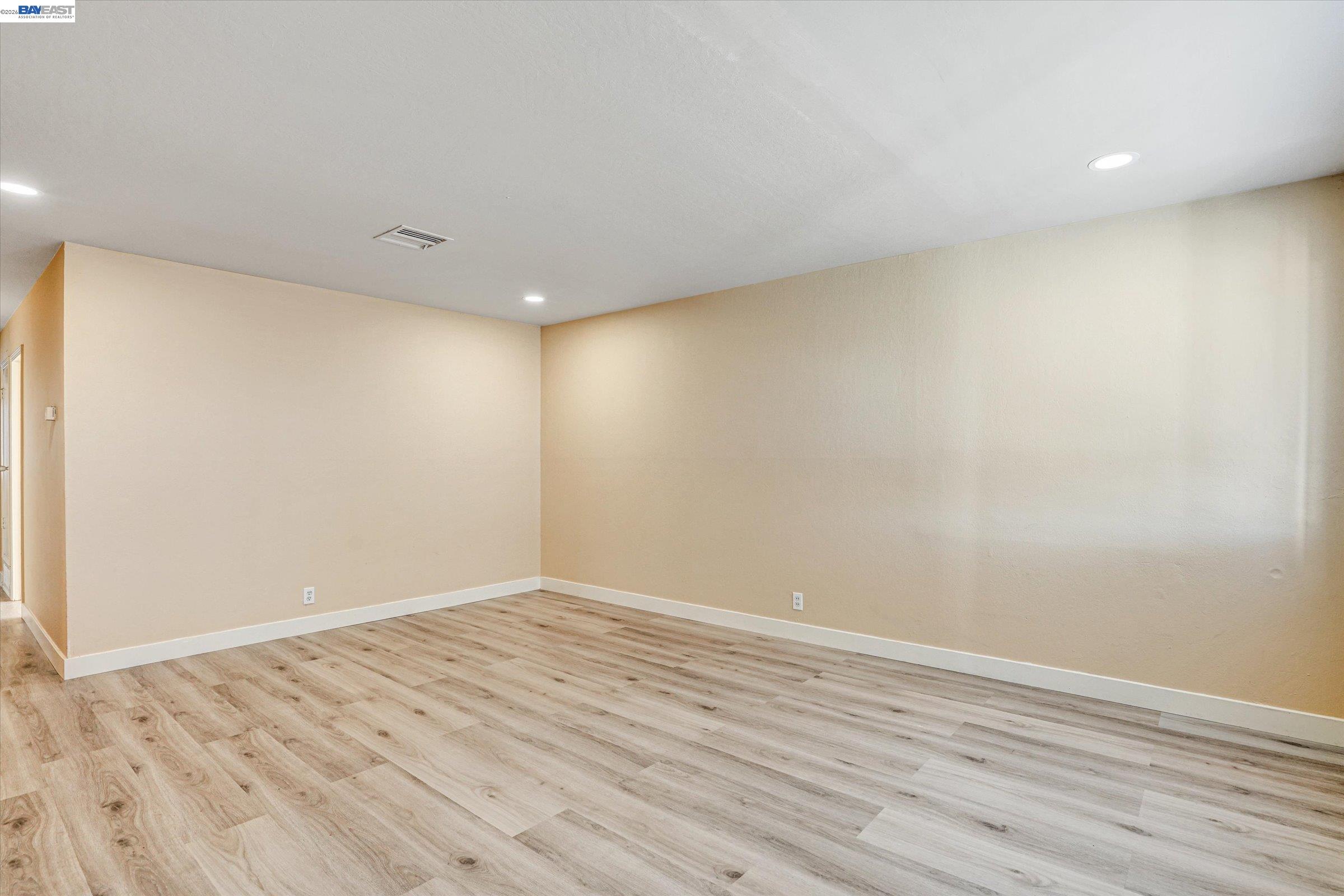 Detail Gallery Image 2 of 32 For 452 Wilshire Avenue, Vallejo,  CA 94591 - 4 Beds | 3 Baths