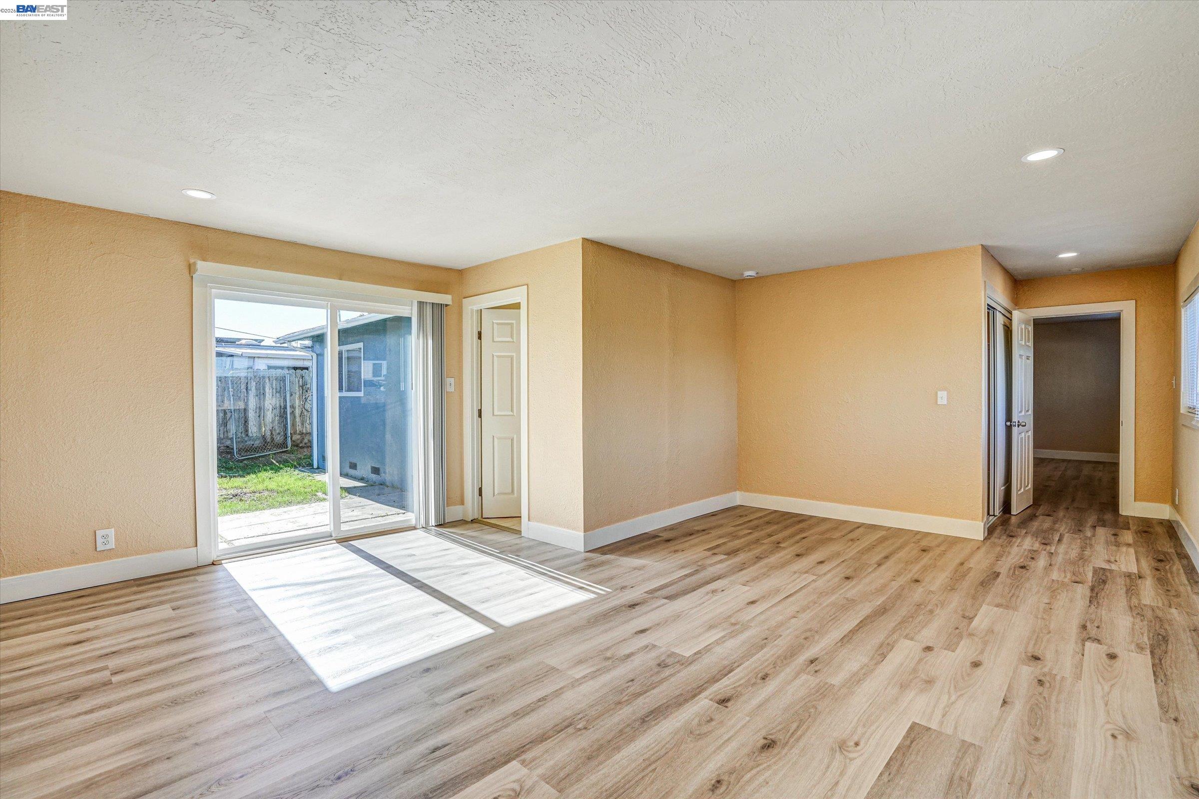 Detail Gallery Image 13 of 32 For 452 Wilshire Avenue, Vallejo,  CA 94591 - 4 Beds | 3 Baths