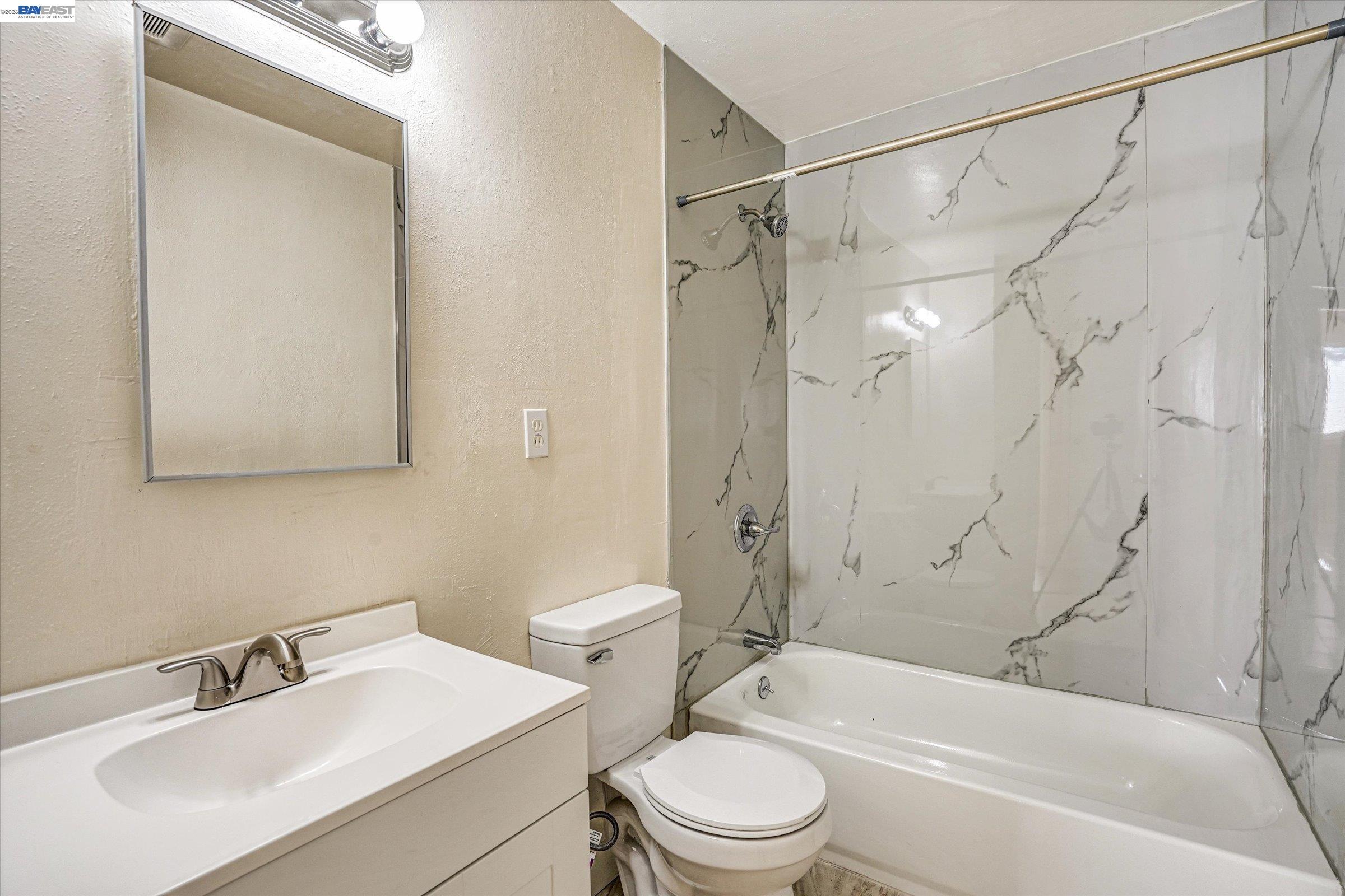 Detail Gallery Image 18 of 32 For 452 Wilshire Avenue, Vallejo,  CA 94591 - 4 Beds | 3 Baths