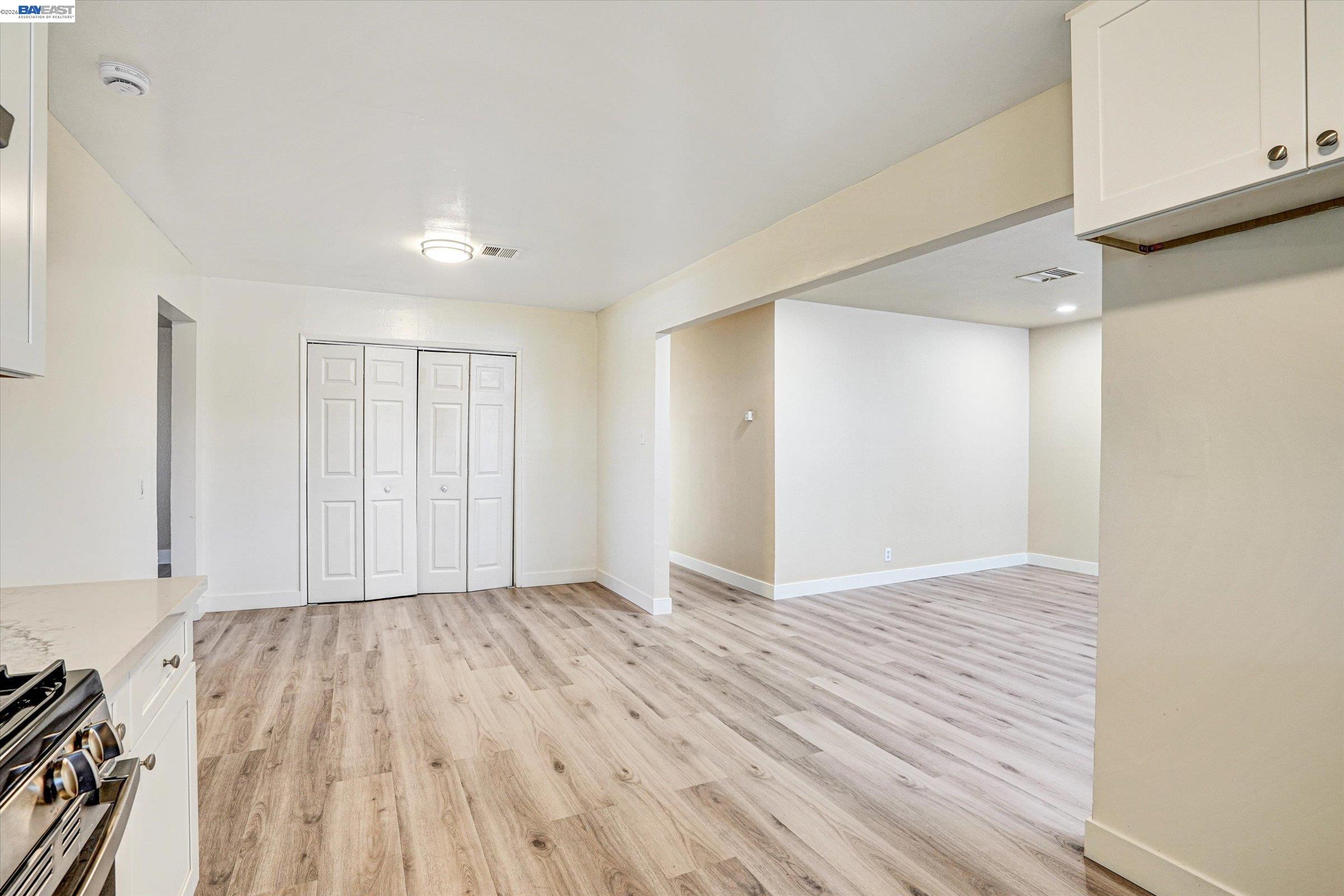 Detail Gallery Image 7 of 32 For 452 Wilshire Avenue, Vallejo,  CA 94591 - 4 Beds | 3 Baths