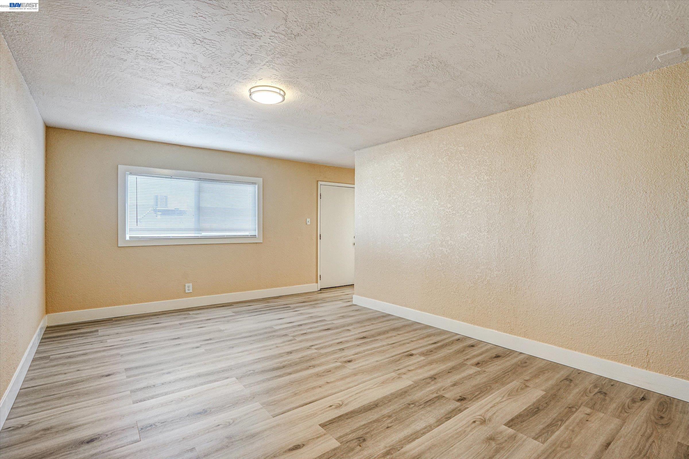 Detail Gallery Image 9 of 32 For 452 Wilshire Avenue, Vallejo,  CA 94591 - 4 Beds | 3 Baths