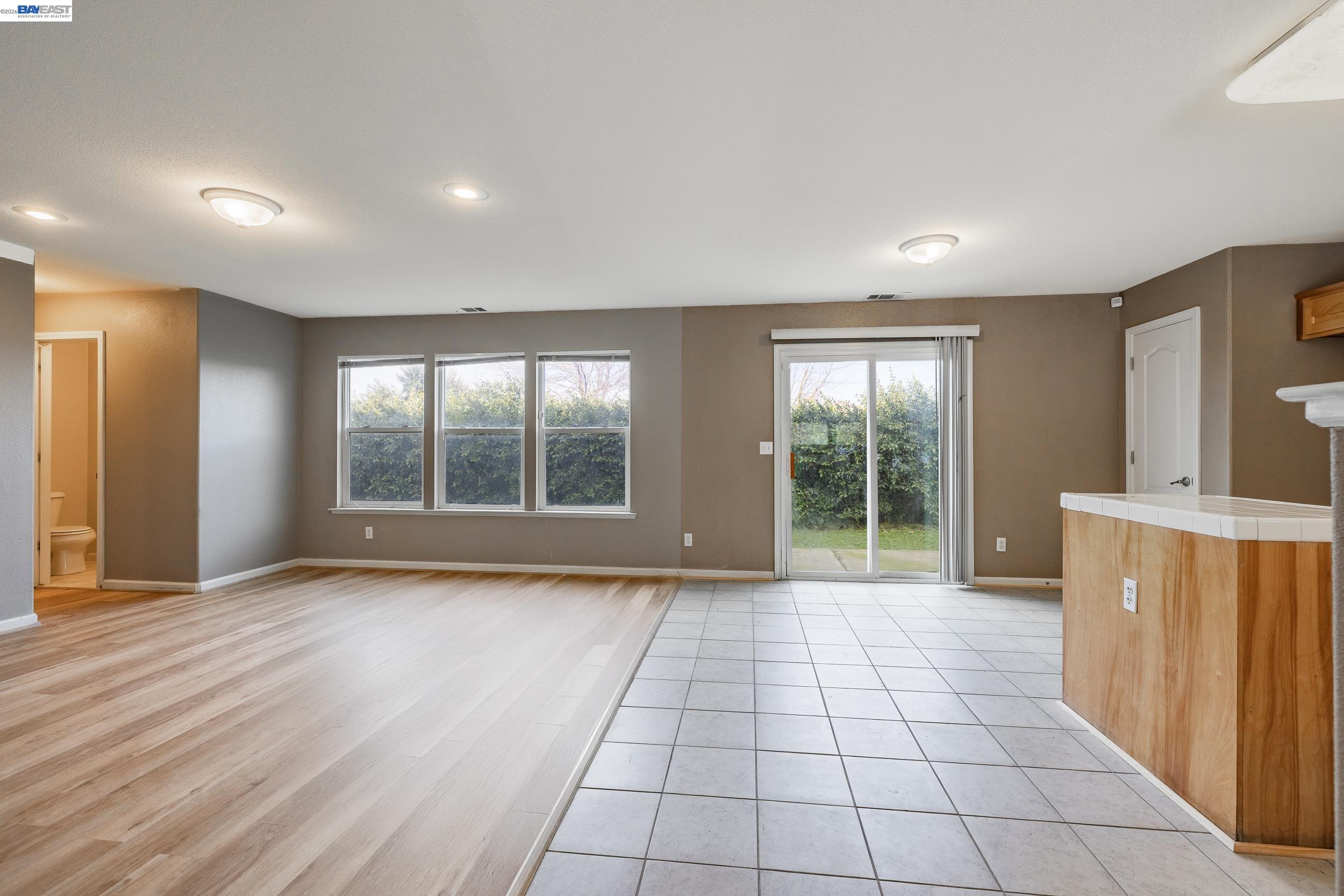 Detail Gallery Image 8 of 34 For 1255 Day Light Dr, Merced,  CA 95348 - 4 Beds | 2/1 Baths