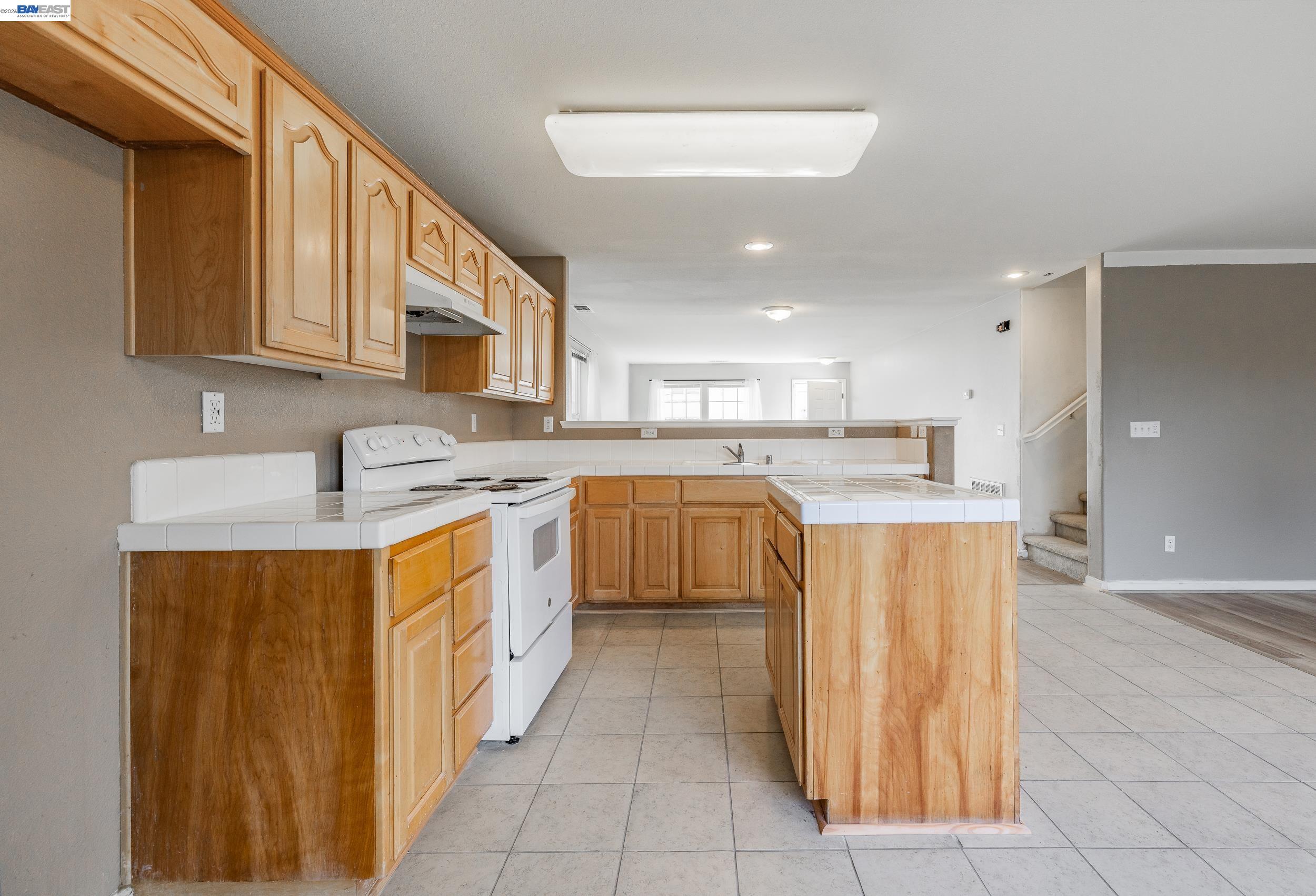 Detail Gallery Image 9 of 34 For 1255 Day Light Dr, Merced,  CA 95348 - 4 Beds | 2/1 Baths