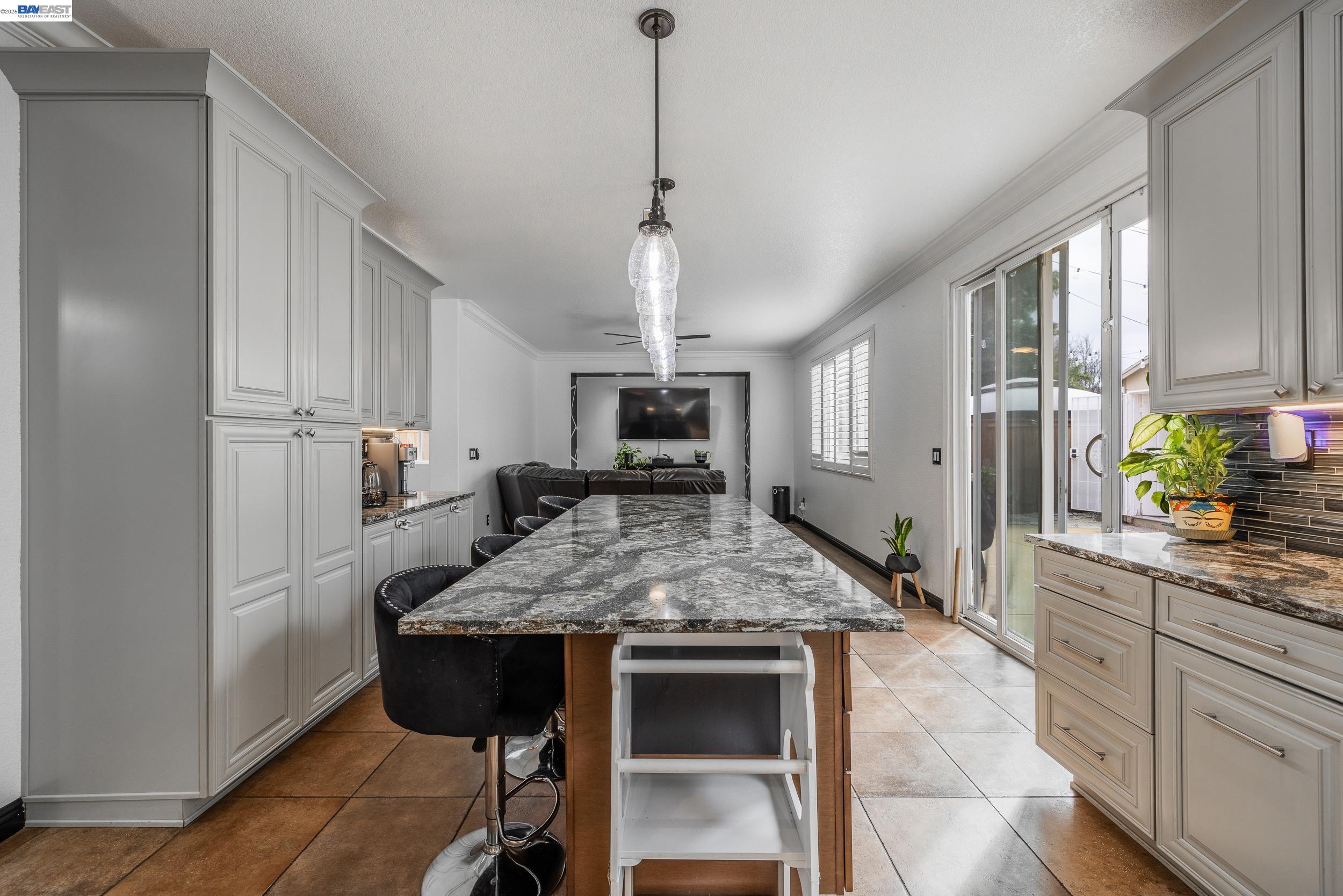 Detail Gallery Image 11 of 39 For 2541 Rowe Dr, Fairfield,  CA 94533 - 5 Beds | 3 Baths