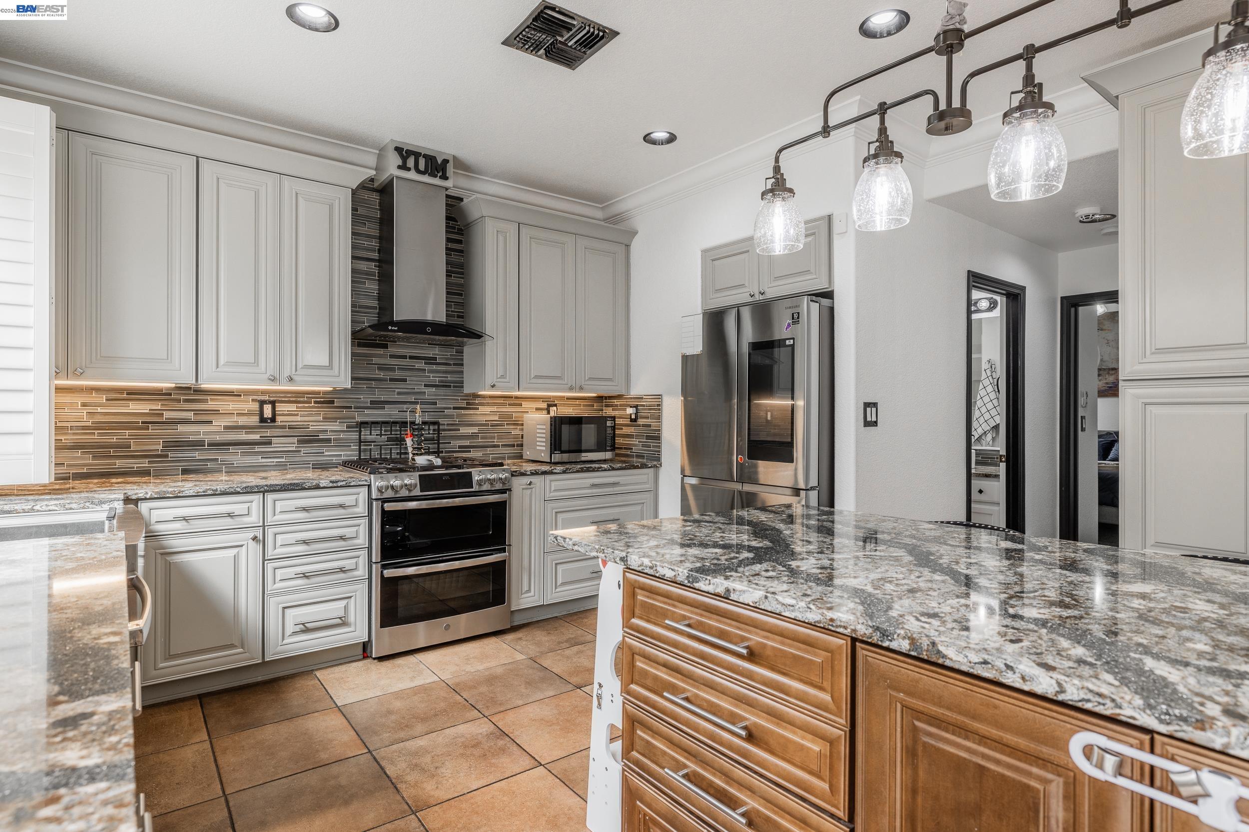 Detail Gallery Image 24 of 39 For 2541 Rowe Dr, Fairfield,  CA 94533 - 5 Beds | 3 Baths