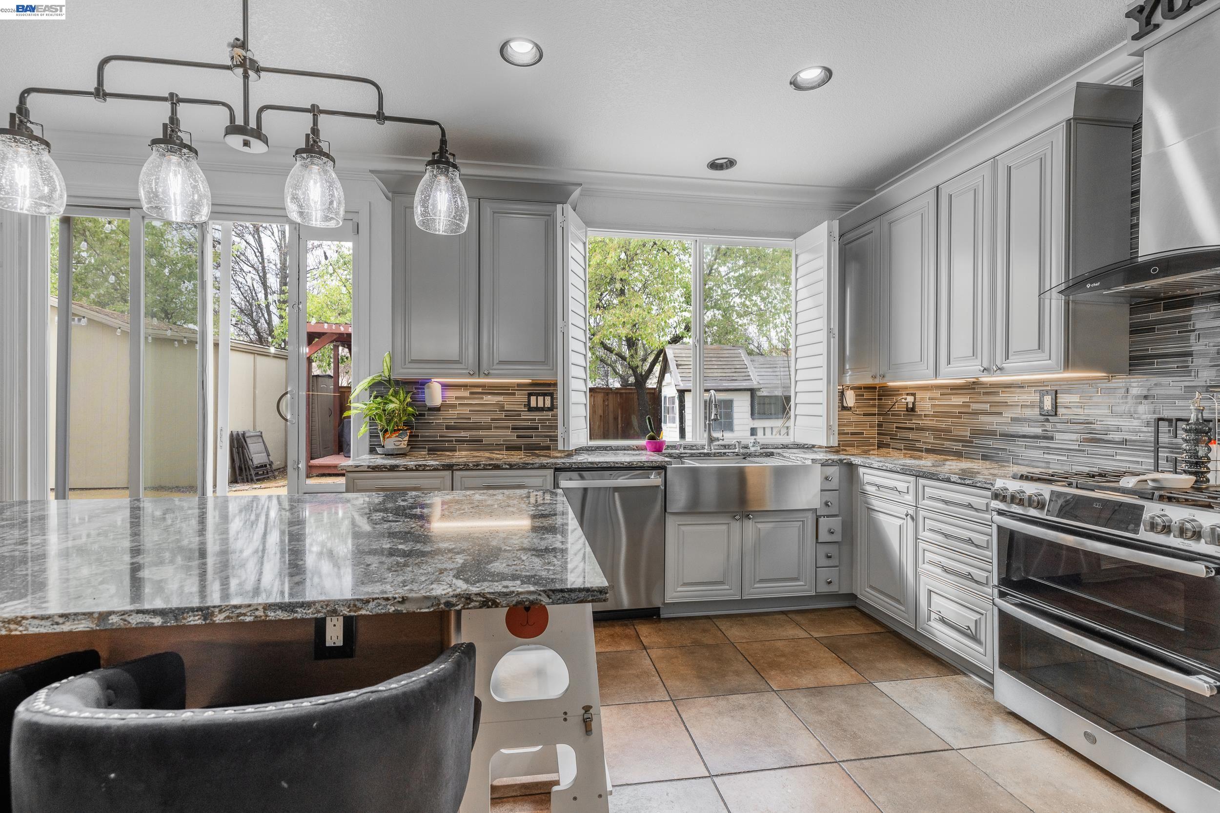 Detail Gallery Image 26 of 39 For 2541 Rowe Dr, Fairfield,  CA 94533 - 5 Beds | 3 Baths