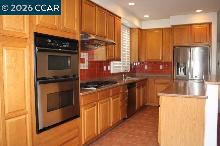 Detail Gallery Image 5 of 26 For 524 Rosewood Ln, Hercules,  CA 94547 - 4 Beds | 3 Baths