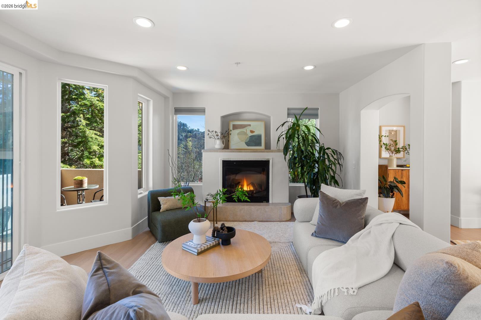 Detail Gallery Image 2 of 60 For 6839 Sherwick Dr, Berkeley,  CA 94705-1744 - 4 Beds | 3/1 Baths