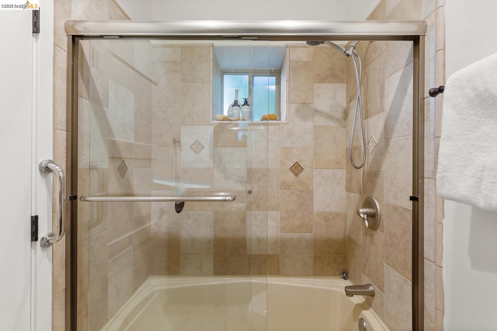 Detail Gallery Image 18 of 60 For 6839 Sherwick Dr, Berkeley,  CA 94705-1744 - 4 Beds | 3/1 Baths
