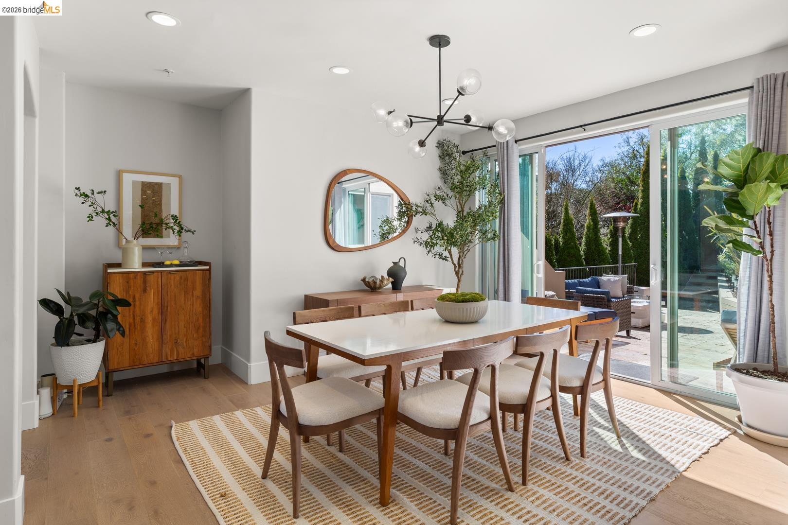 Detail Gallery Image 4 of 60 For 6839 Sherwick Dr, Berkeley,  CA 94705-1744 - 4 Beds | 3/1 Baths