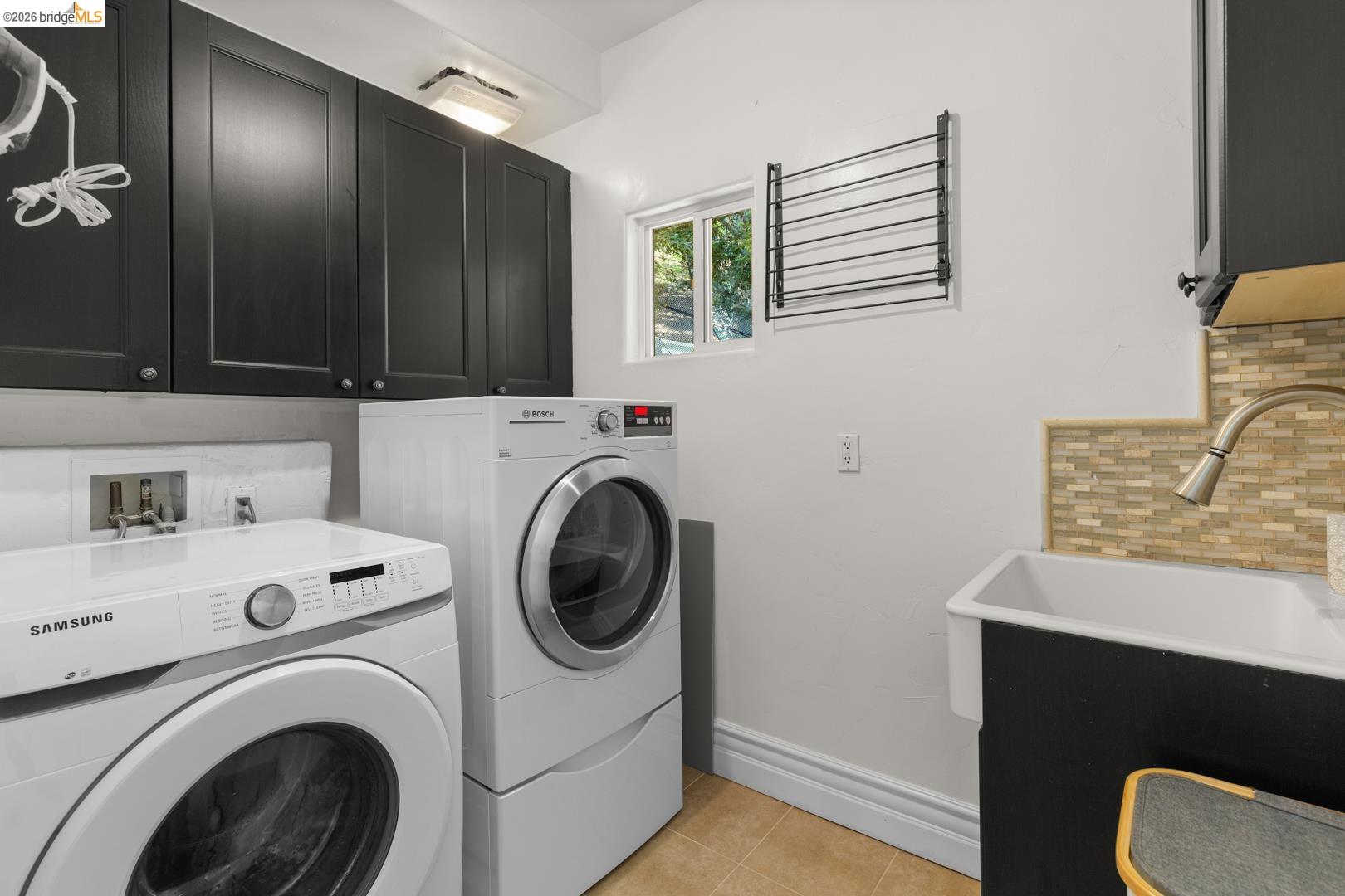 Detail Gallery Image 32 of 60 For 6839 Sherwick Dr, Berkeley,  CA 94705-1744 - 4 Beds | 3/1 Baths