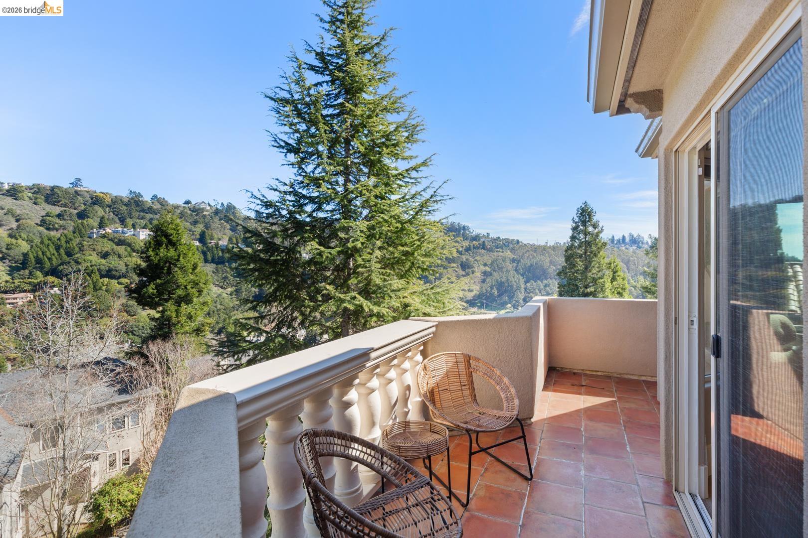 Detail Gallery Image 40 of 60 For 6839 Sherwick Dr, Berkeley,  CA 94705-1744 - 4 Beds | 3/1 Baths