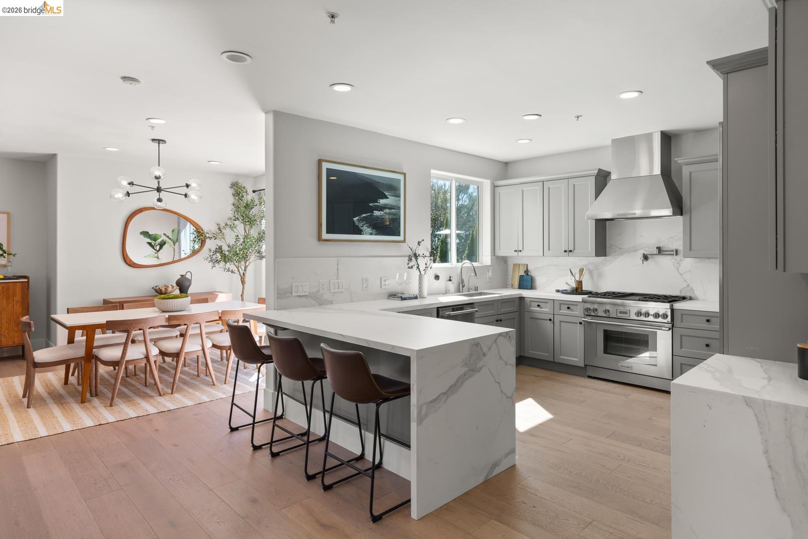 Detail Gallery Image 5 of 60 For 6839 Sherwick Dr, Berkeley,  CA 94705-1744 - 4 Beds | 3/1 Baths