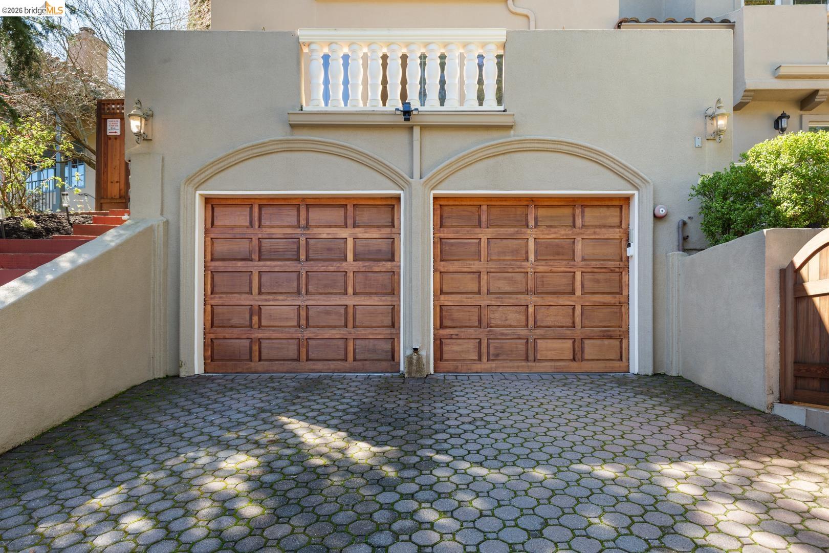 Detail Gallery Image 10 of 60 For 6839 Sherwick Dr, Berkeley,  CA 94705-1744 - 4 Beds | 3/1 Baths