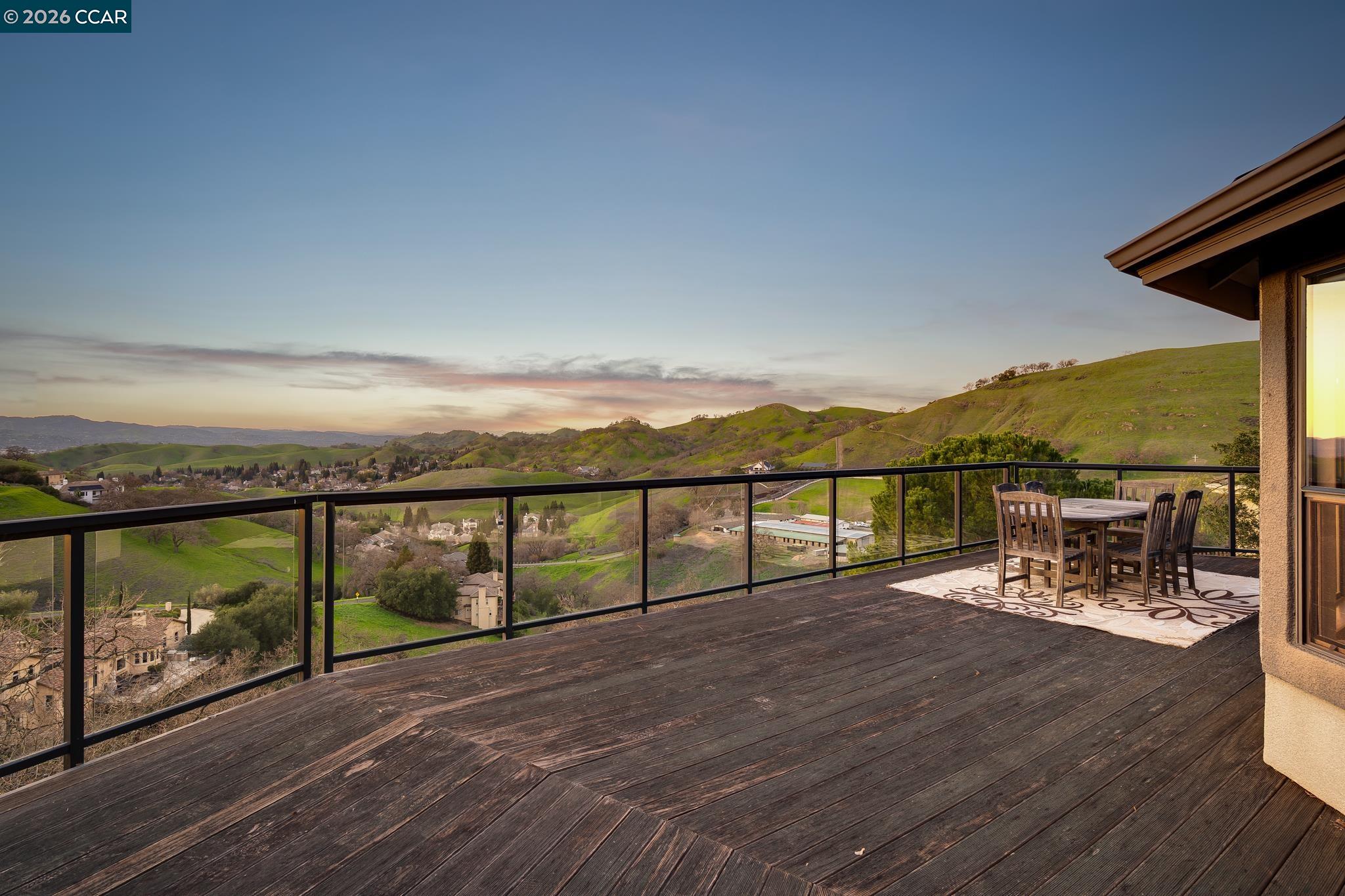 Detail Gallery Image 3 of 43 For 145 Sugar Creek Ln, Alamo,  CA 94507 - 4 Beds | 3/1 Baths