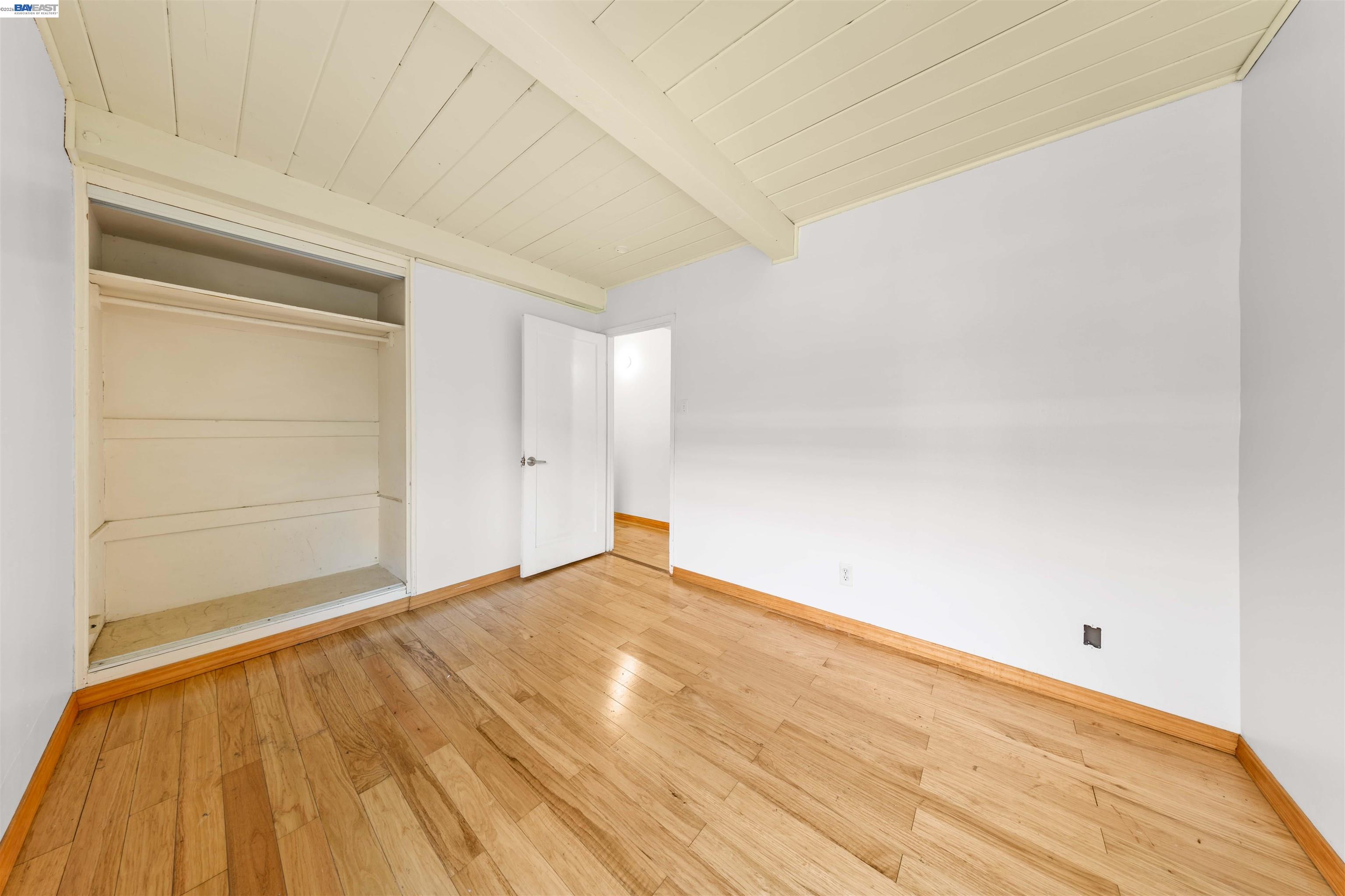 Detail Gallery Image 13 of 39 For 2102 Overhill Rd, Concord,  CA 94520 - 6 Beds | 3 Baths