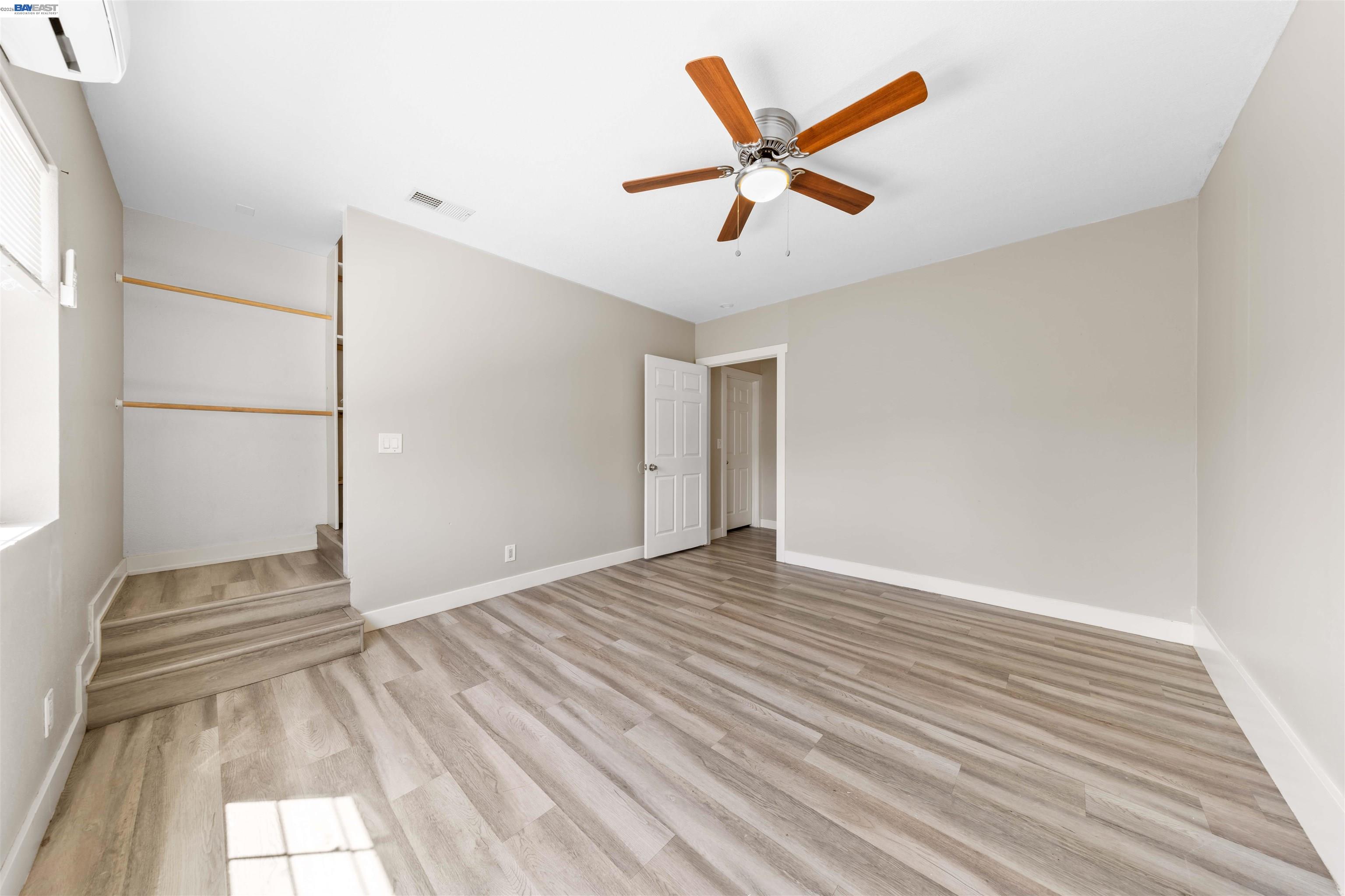 Detail Gallery Image 17 of 39 For 2102 Overhill Rd, Concord,  CA 94520 - 6 Beds | 3 Baths