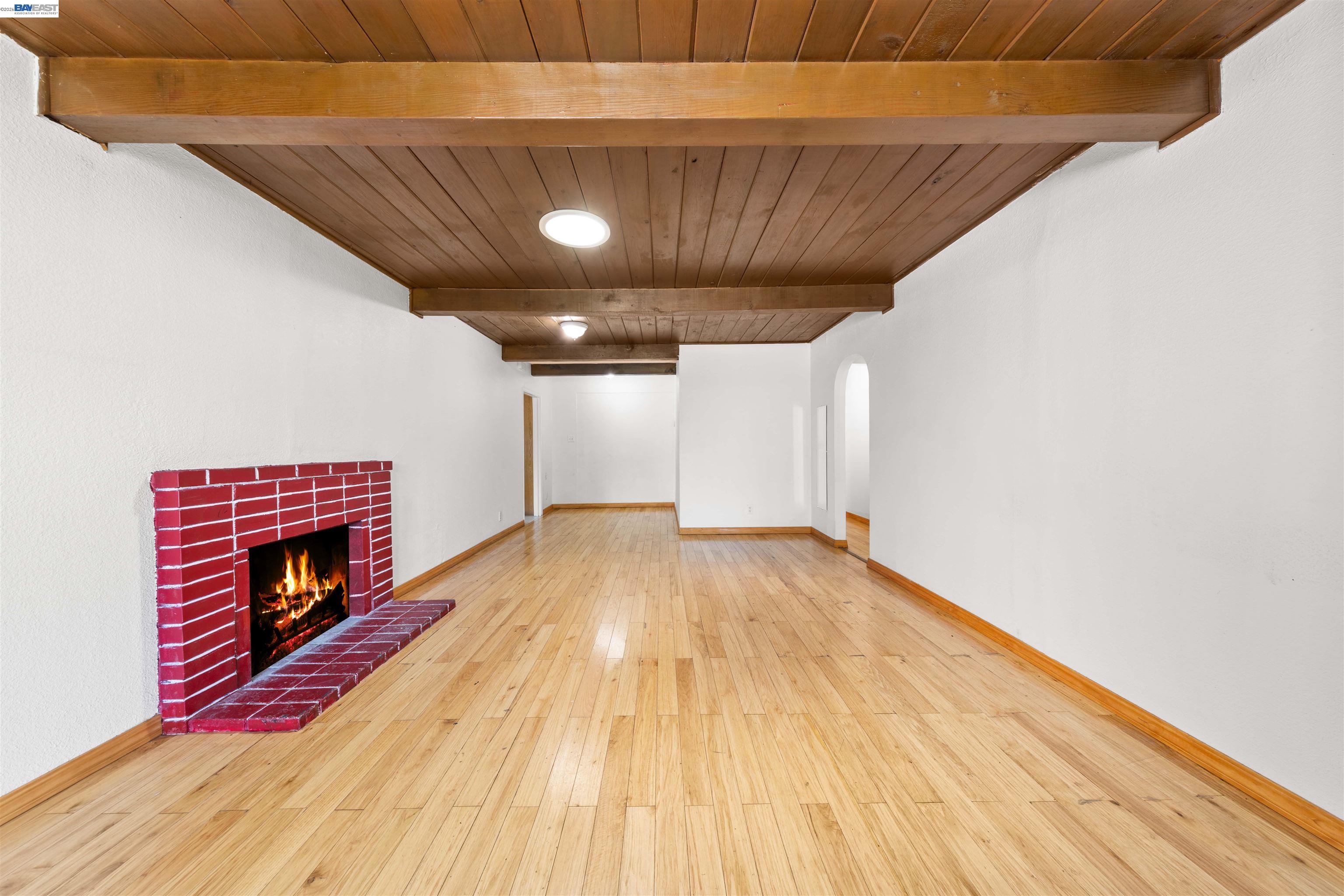 Detail Gallery Image 6 of 39 For 2102 Overhill Rd, Concord,  CA 94520 - 6 Beds | 3 Baths