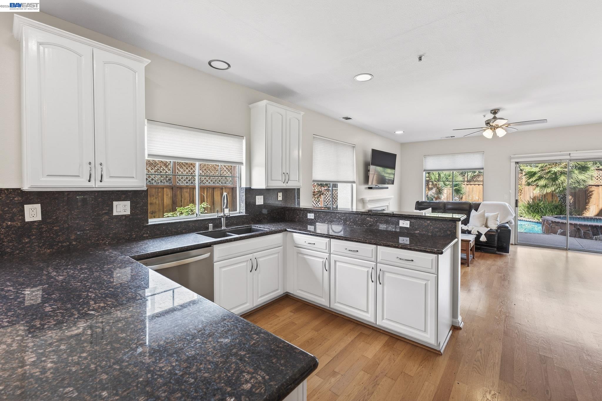 Detail Gallery Image 17 of 45 For 1360 Toulon Ct, Livermore,  CA 94551 - 4 Beds | 3 Baths