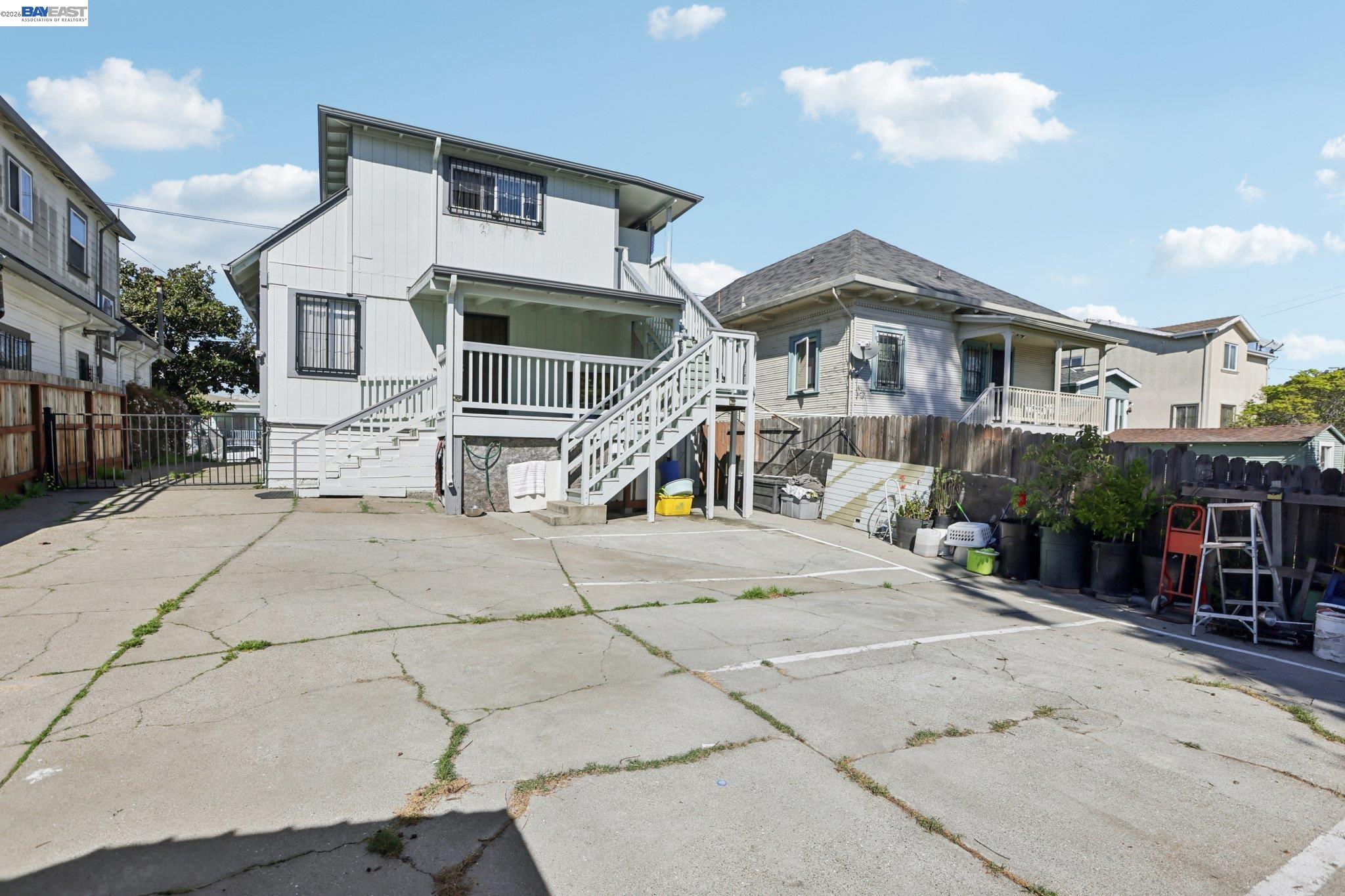 Detail Gallery Image 2 of 22 For 2514 21st Ave, Oakland,  CA 94606 - 4 Beds | 2/1 Baths