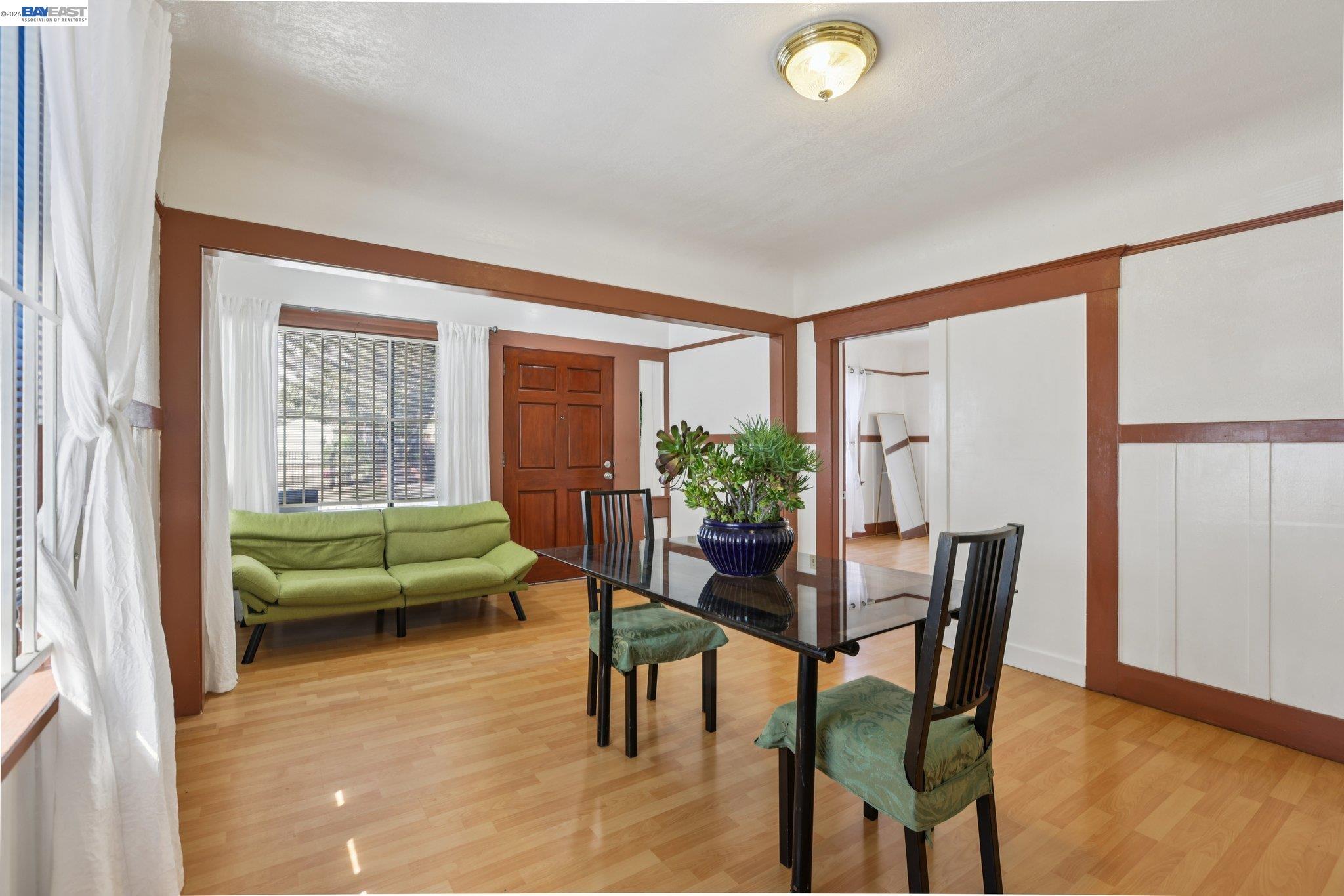 Detail Gallery Image 11 of 36 For 2514 21st Ave, Oakland,  CA 94606 - 4 Beds | 2/1 Baths