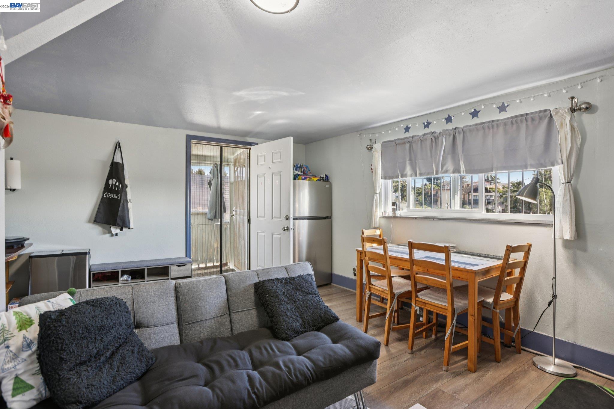 Detail Gallery Image 17 of 36 For 2514 21st Ave, Oakland,  CA 94606 - 4 Beds | 2/1 Baths