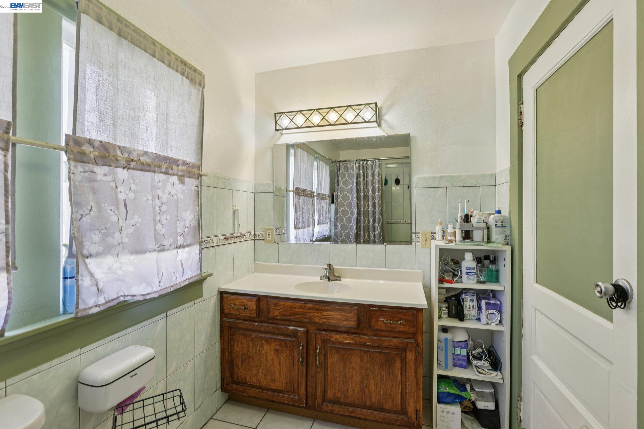 Detail Gallery Image 21 of 22 For 2514 21st Ave, Oakland,  CA 94606 - 4 Beds | 2/1 Baths
