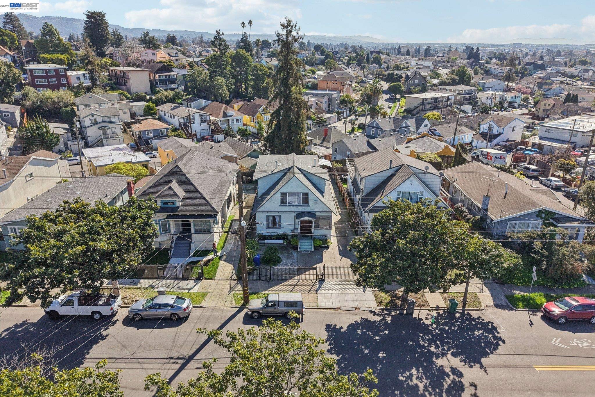Detail Gallery Image 5 of 36 For 2514 21st Ave, Oakland,  CA 94606 - 4 Beds | 2/1 Baths