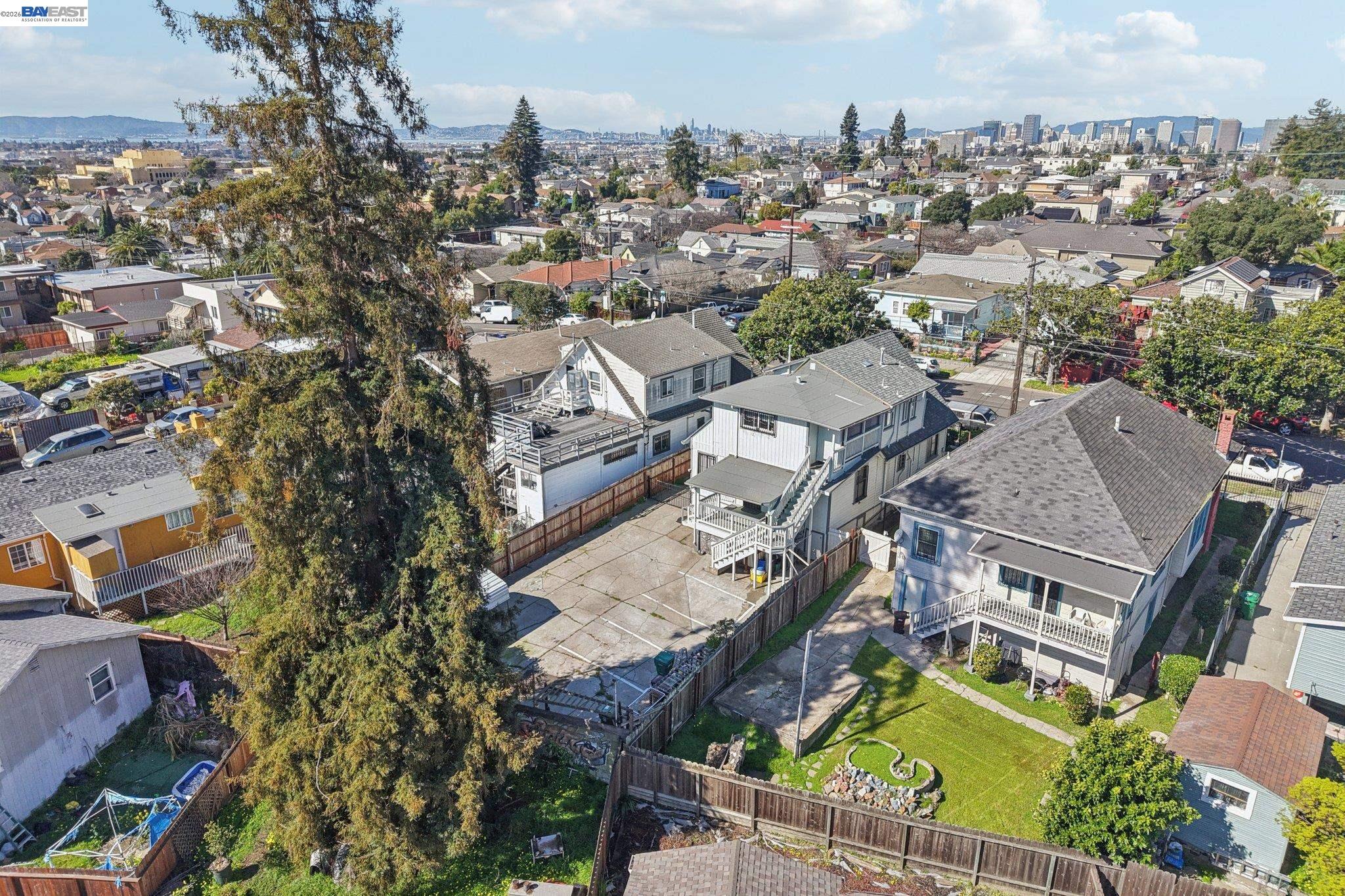 Detail Gallery Image 8 of 36 For 2514 21st Ave, Oakland,  CA 94606 - 4 Beds | 2/1 Baths