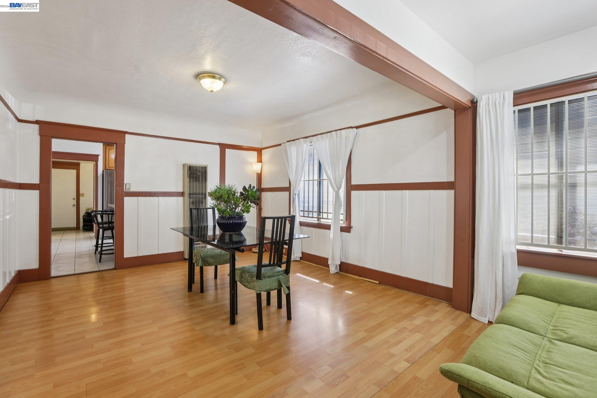 Detail Gallery Image 10 of 22 For 2514 21st Ave, Oakland,  CA 94606 - 4 Beds | 2/1 Baths