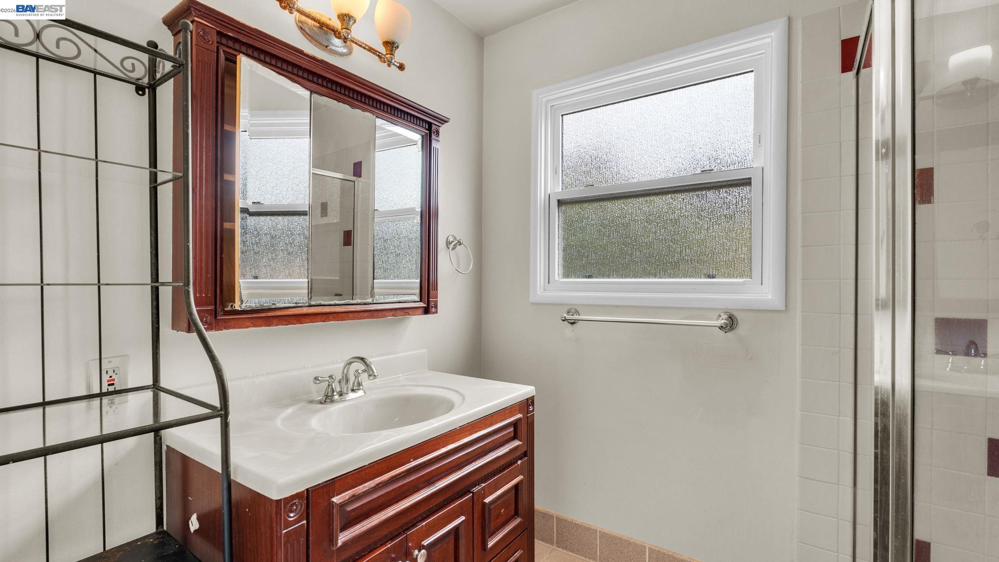 Detail Gallery Image 18 of 37 For 2457 Ramona St, Pinole,  CA 94564 - 4 Beds | 2 Baths