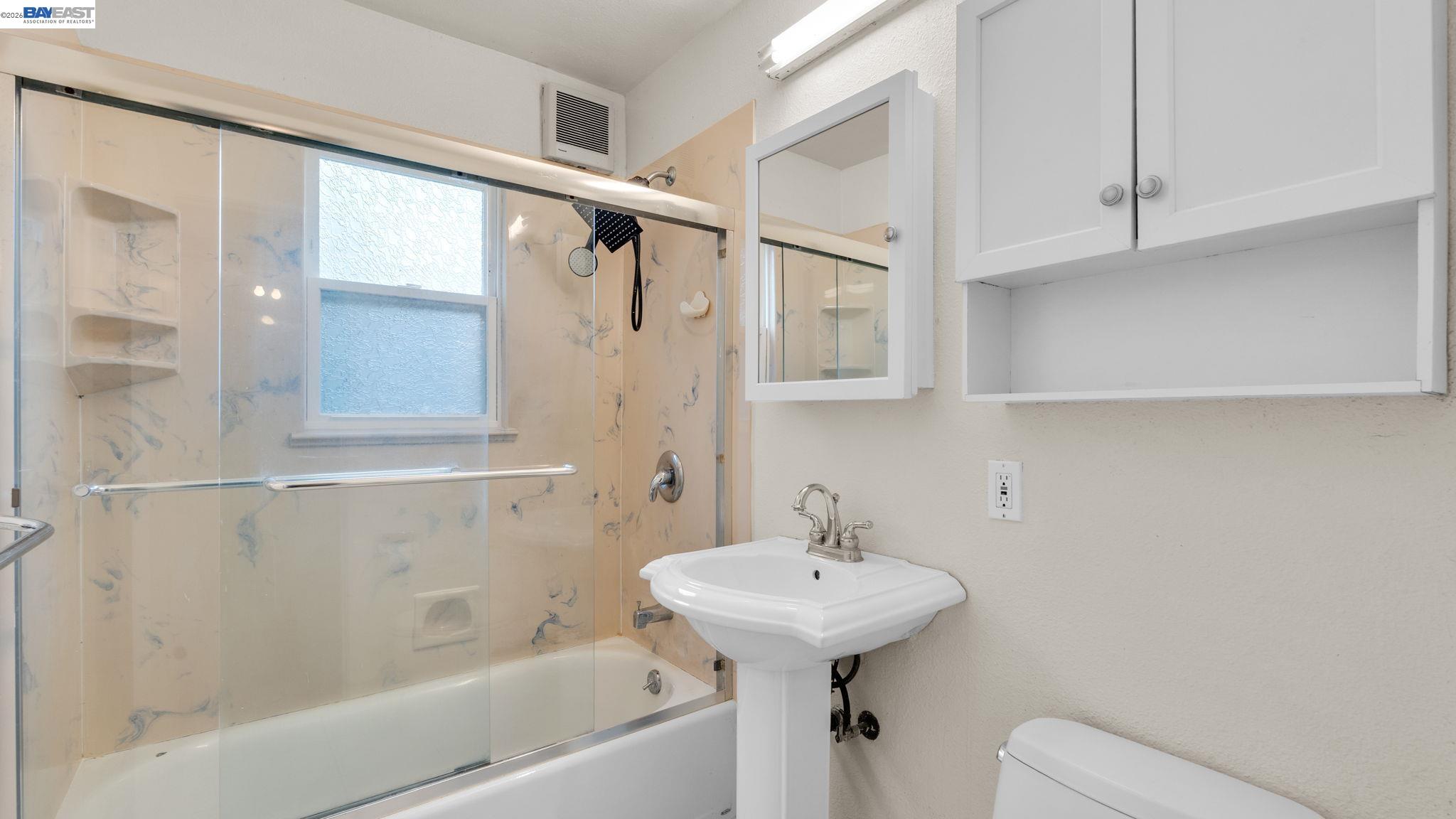 Detail Gallery Image 10 of 37 For 2457 Ramona St, Pinole,  CA 94564 - 4 Beds | 2 Baths