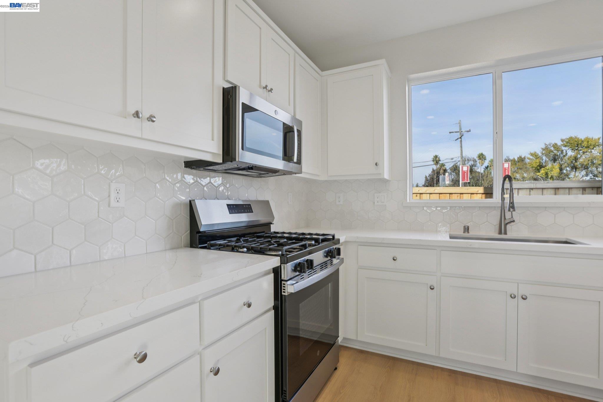 Detail Gallery Image 13 of 38 For 108 Creek View Cir, Fairfield,  CA 94533 - 3 Beds | 2/1 Baths