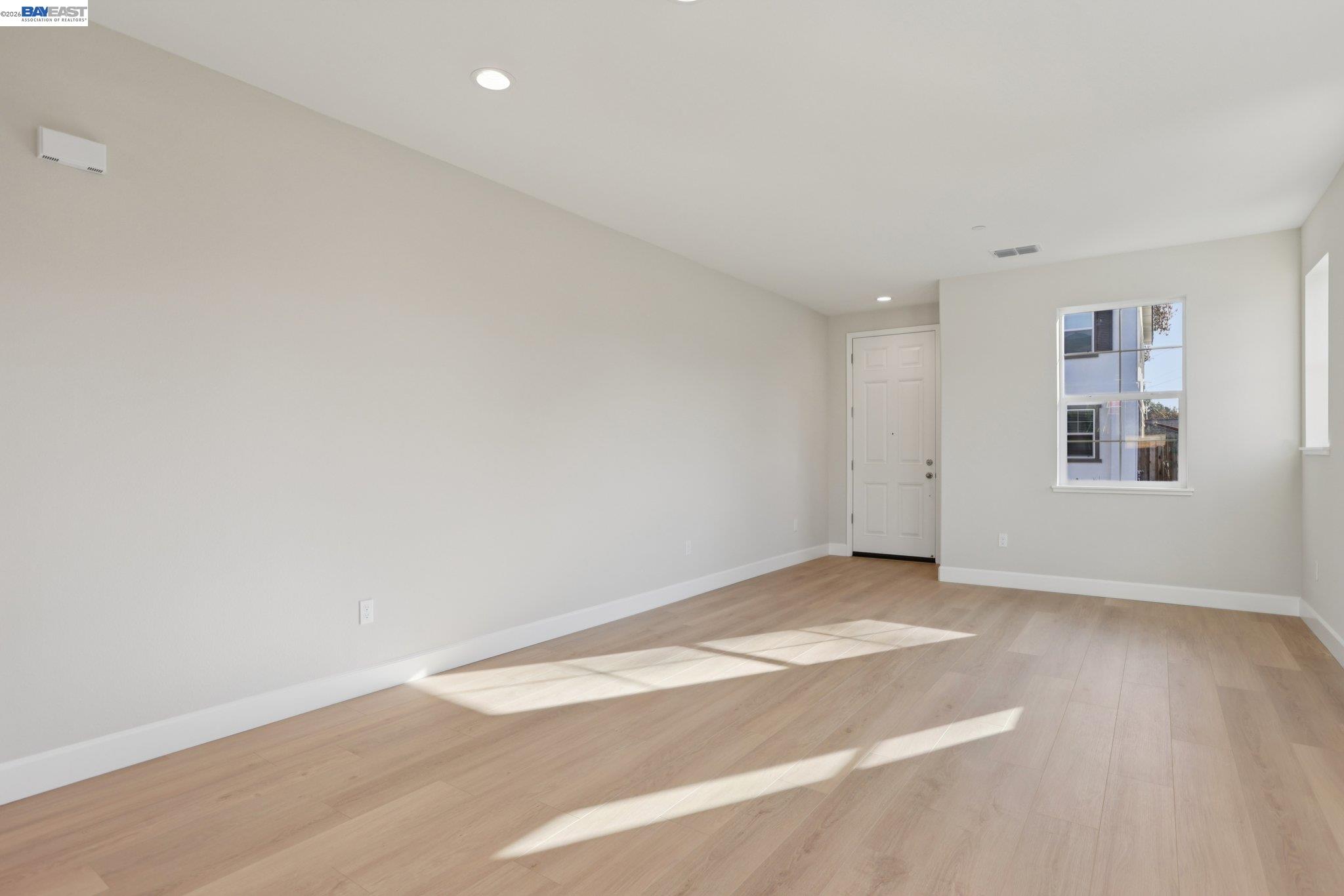 Detail Gallery Image 4 of 38 For 108 Creek View Cir, Fairfield,  CA 94533 - 3 Beds | 2/1 Baths