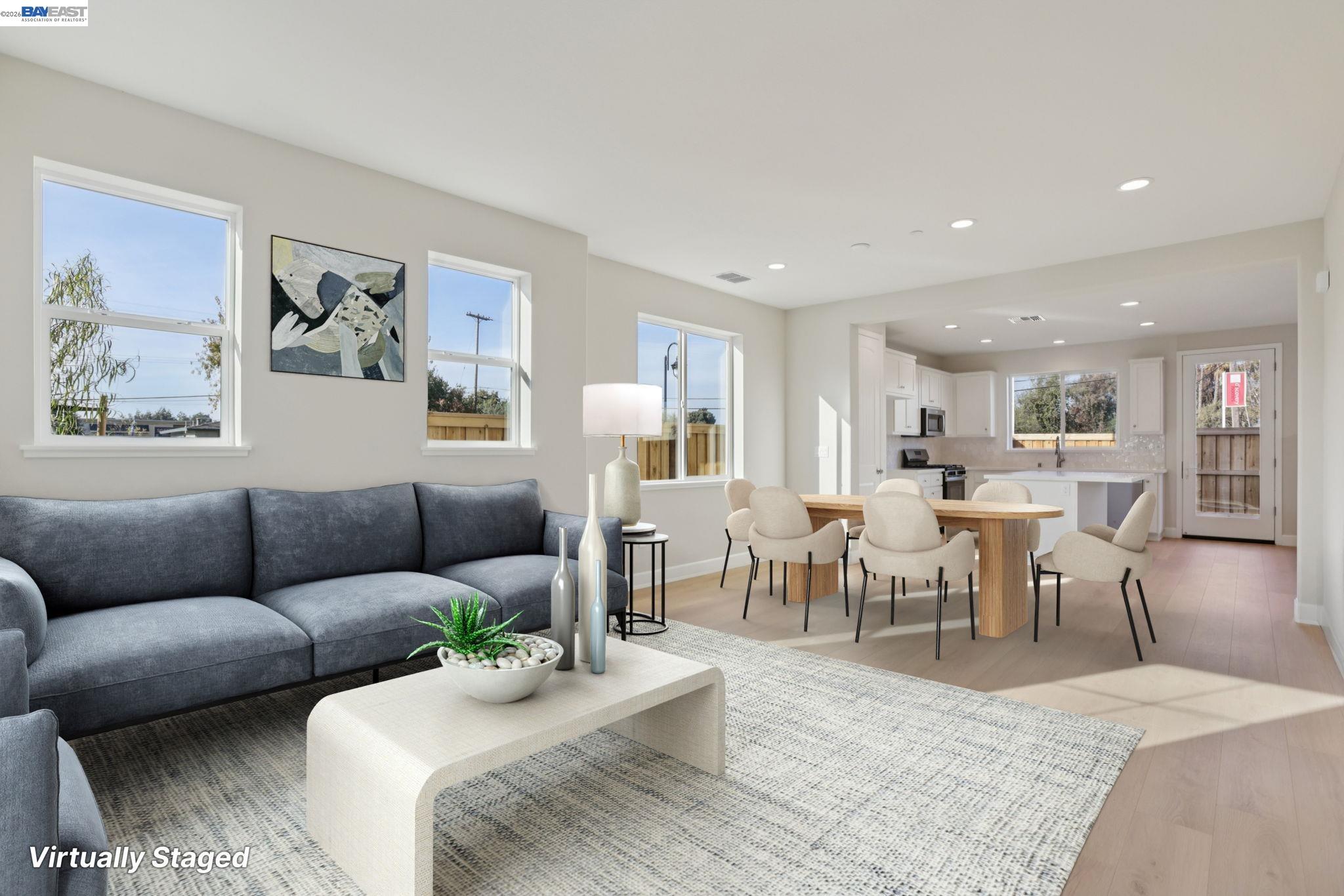 Detail Gallery Image 5 of 38 For 108 Creek View Cir, Fairfield,  CA 94533 - 3 Beds | 2/1 Baths