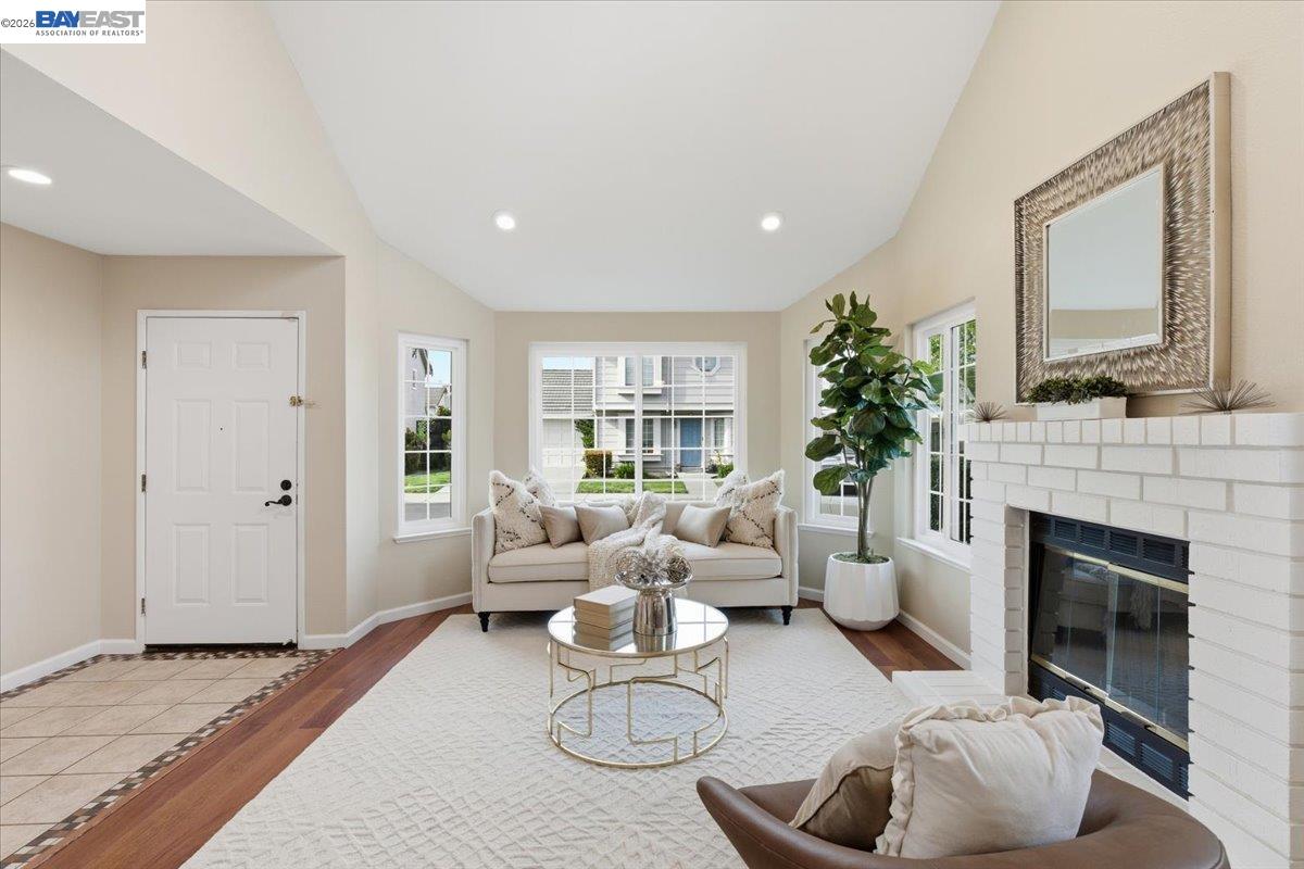 Detail Gallery Image 5 of 44 For 5410 Buckner Ter, Fremont,  CA 94555 - 3 Beds | 2/1 Baths