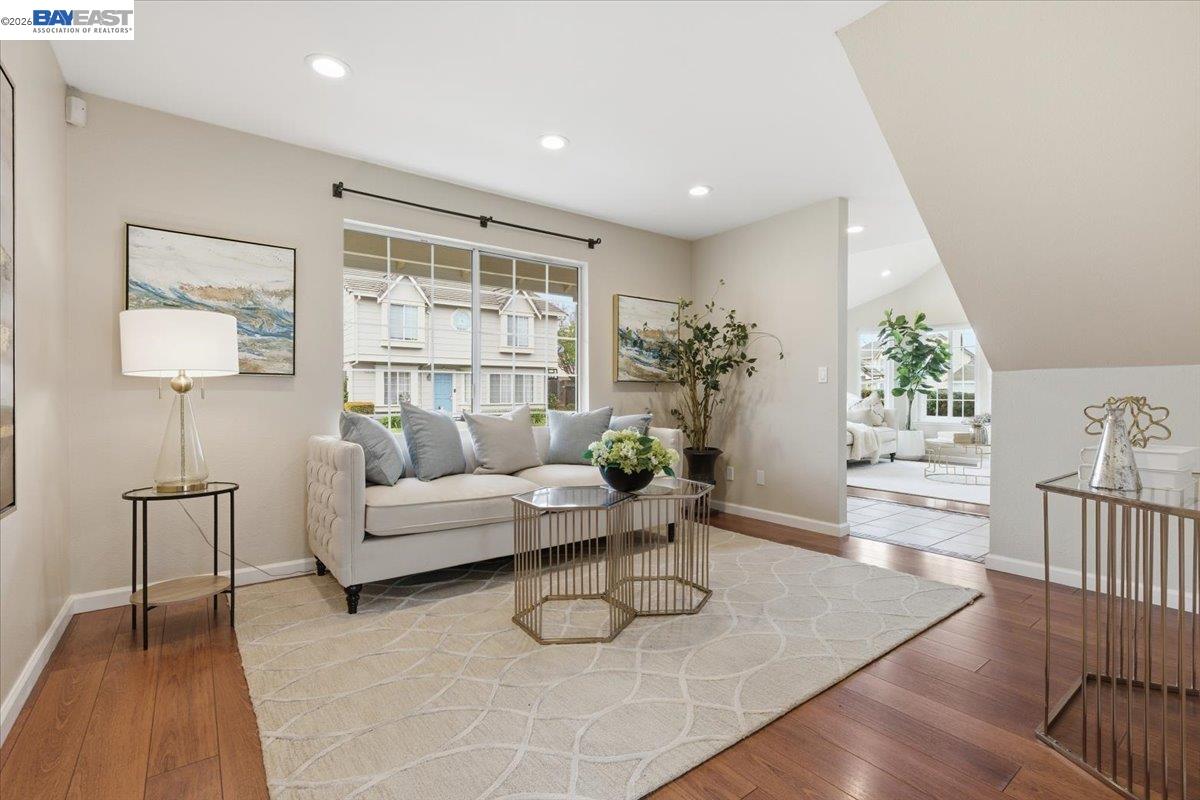 Detail Gallery Image 8 of 44 For 5410 Buckner Ter, Fremont,  CA 94555 - 3 Beds | 2/1 Baths