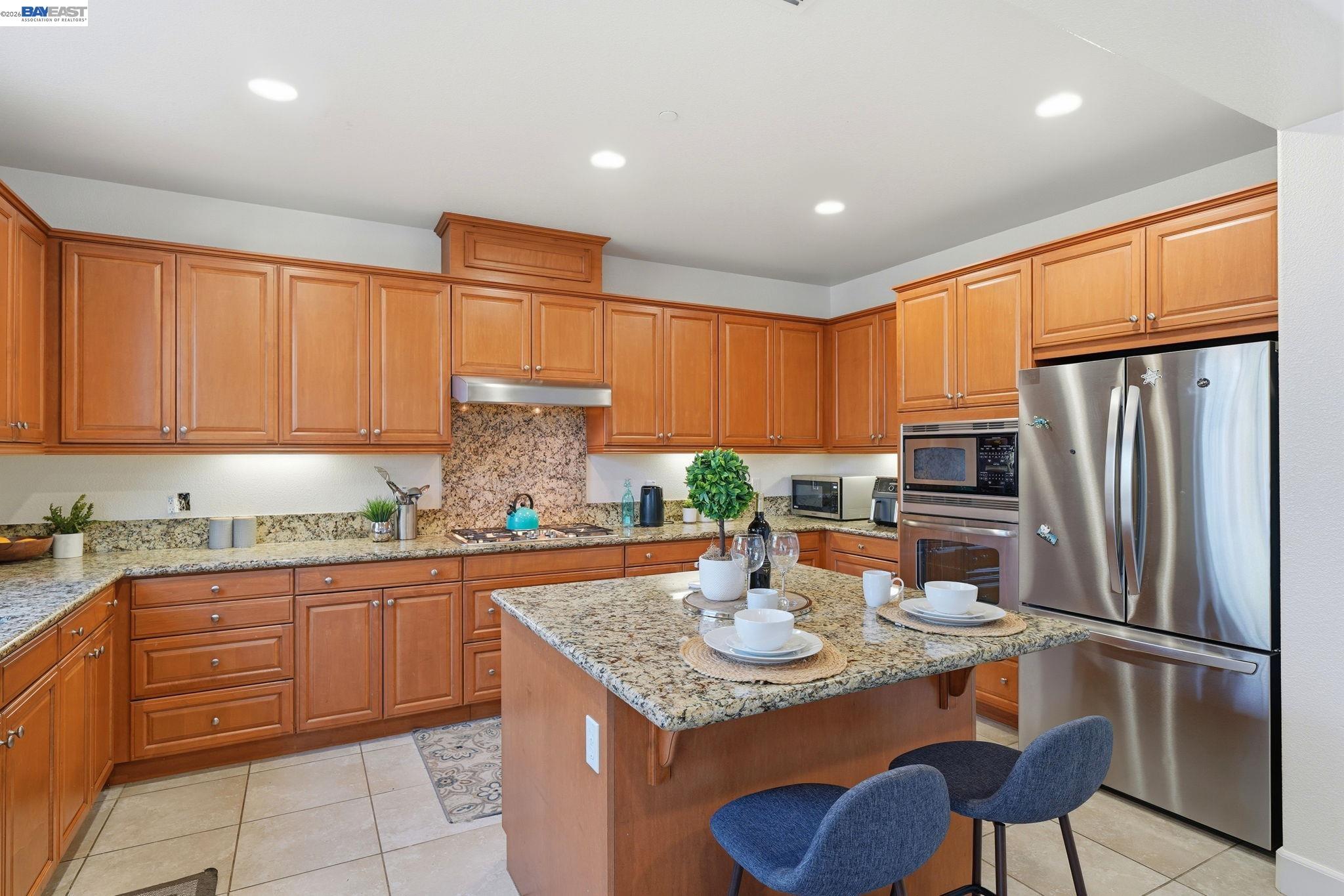 Detail Gallery Image 11 of 45 For 4958 Trescott Ct, Dublin,  CA 94568 - 5 Beds | 3/1 Baths