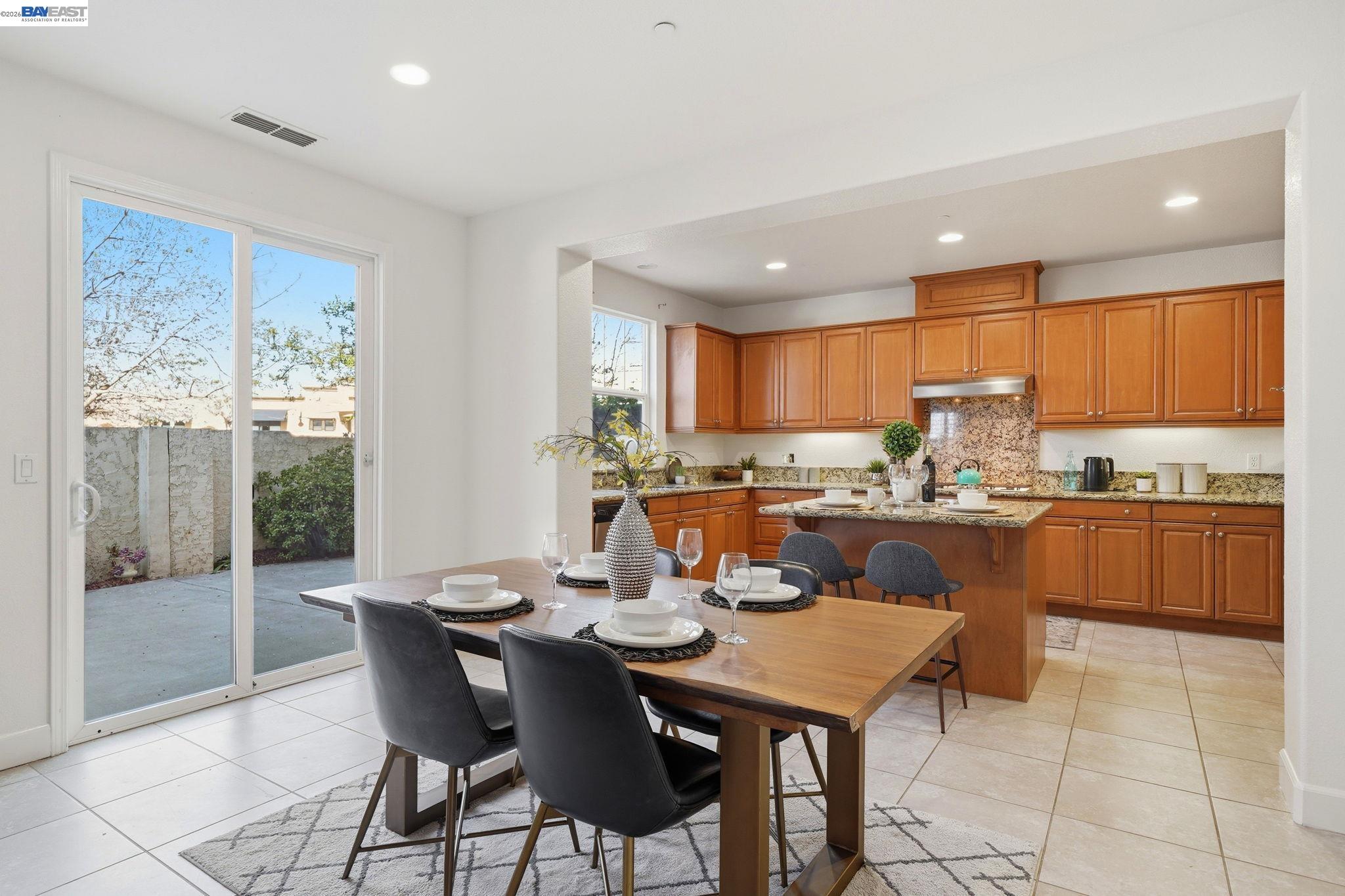 Detail Gallery Image 13 of 45 For 4958 Trescott Ct, Dublin,  CA 94568 - 5 Beds | 3/1 Baths