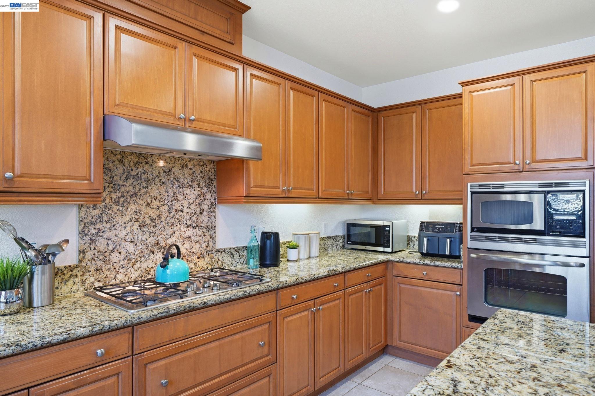 Detail Gallery Image 9 of 45 For 4958 Trescott Ct, Dublin,  CA 94568 - 5 Beds | 3/1 Baths